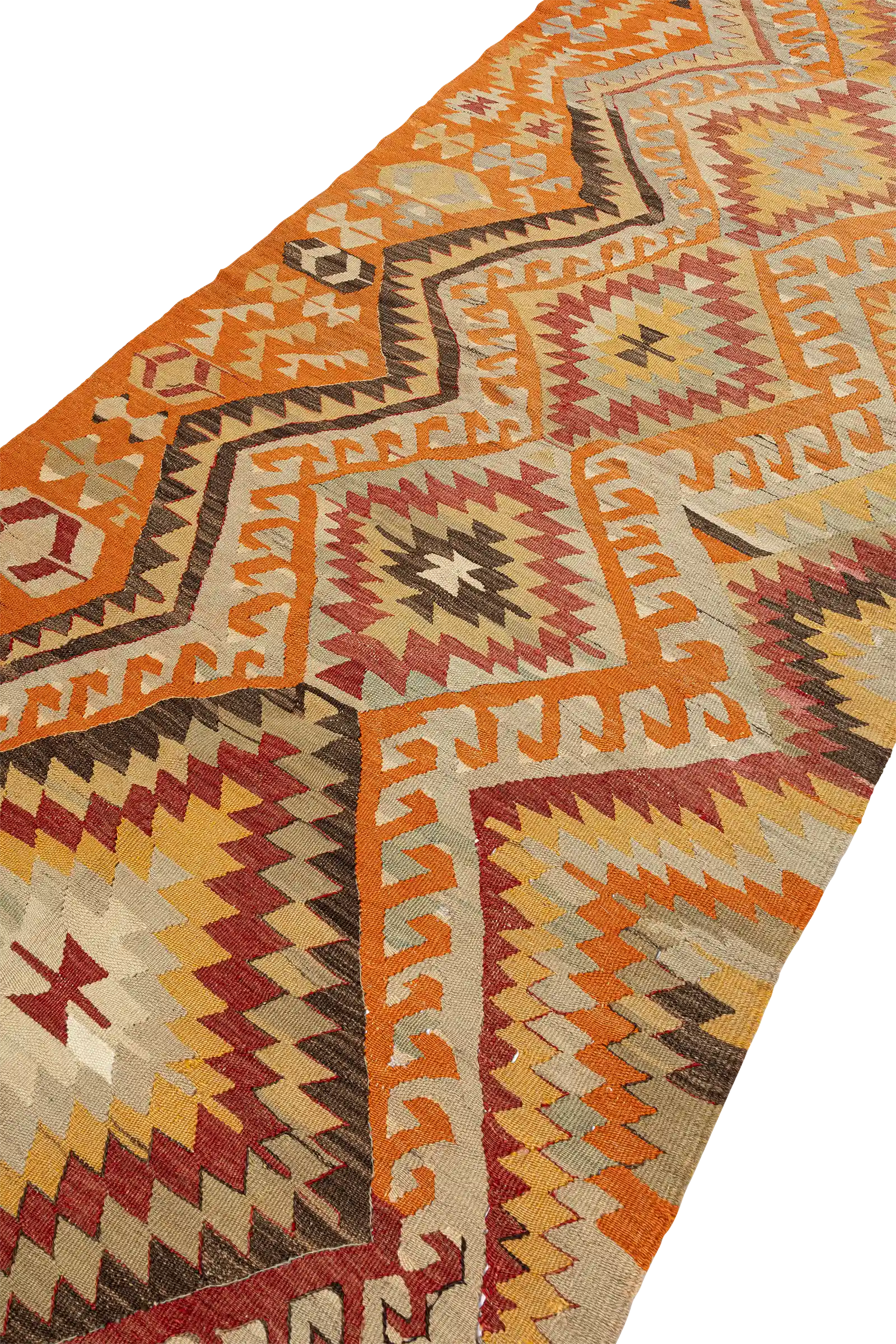 Schräge Seitenansicht des Kelims – kräftig gezeichnete geometrische Bordüre mit rautenartigen Figuren und gezackten Randmustern in Orange, Beige und Braun