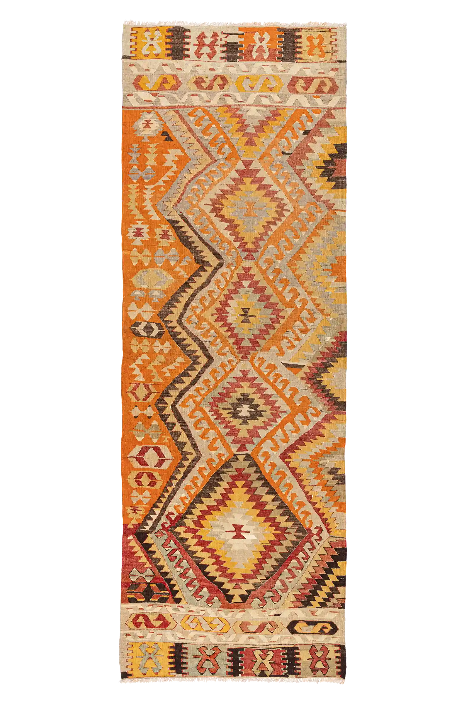 Gesamtansicht des CAL Kilims – rechteckiger, schmaler Kelim mit großer, zentral verlaufender Raute aus gezackten Farbflächen in Rot, Gelb, Beige und Braun; flankiert von symmetrischen Mustern in warmem Orange, eingerahmt von schmalen Borten mit geometrischen Motiven in Rostrot, Beige und Schwarz