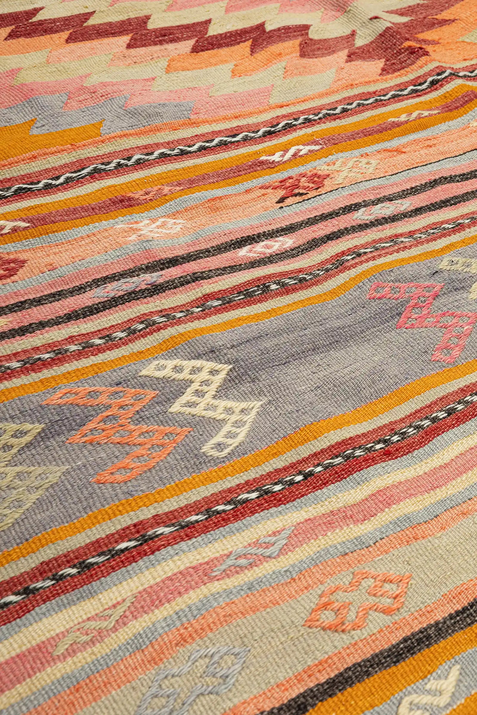 DENIZLI vintage kilim 250x176cm