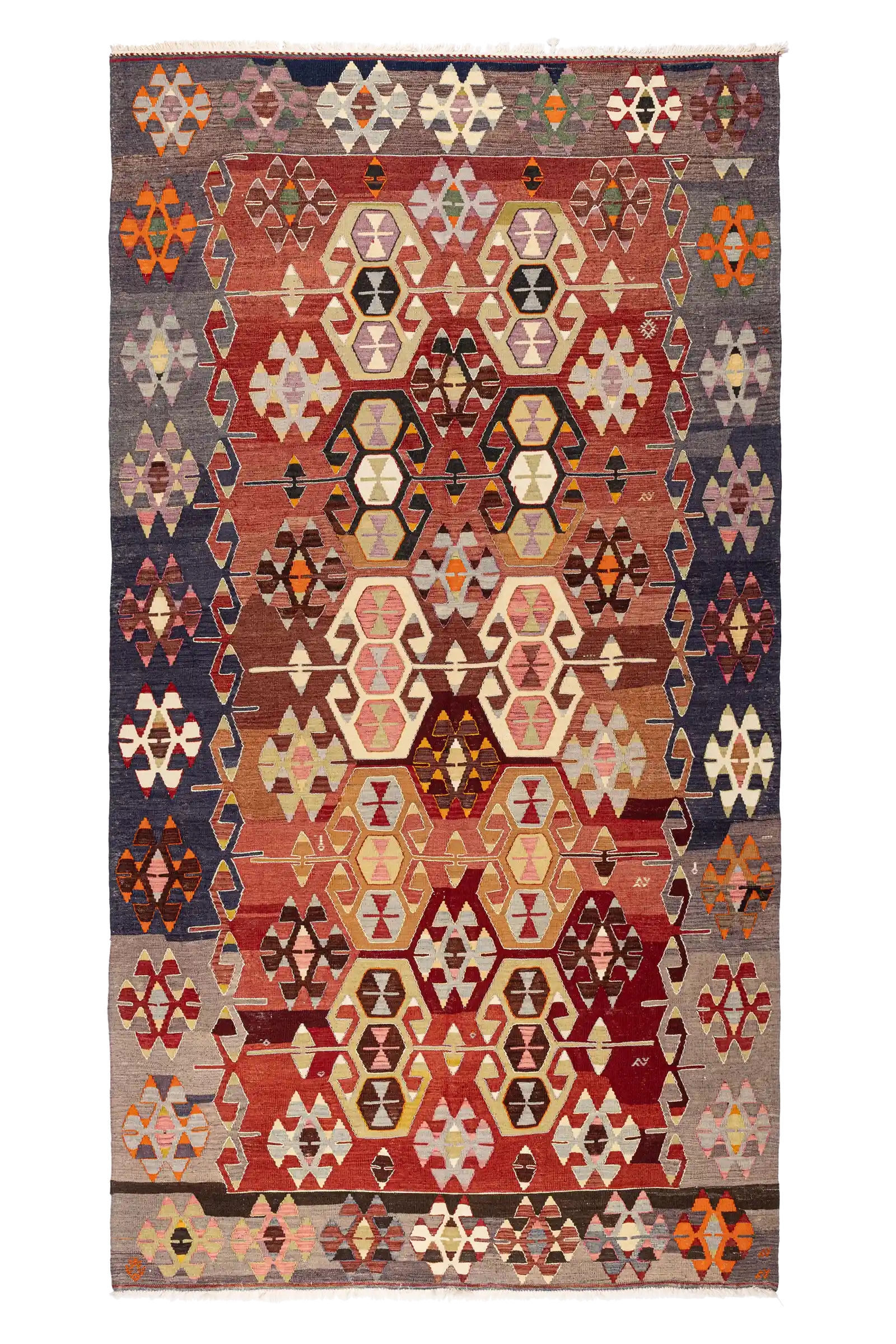 Gesamtansicht des KÖPRÜBAŞI Kelims – Allover-Muster mit Elibelinde und Symbolkraft in Terrakotta, Lavendel und Safran