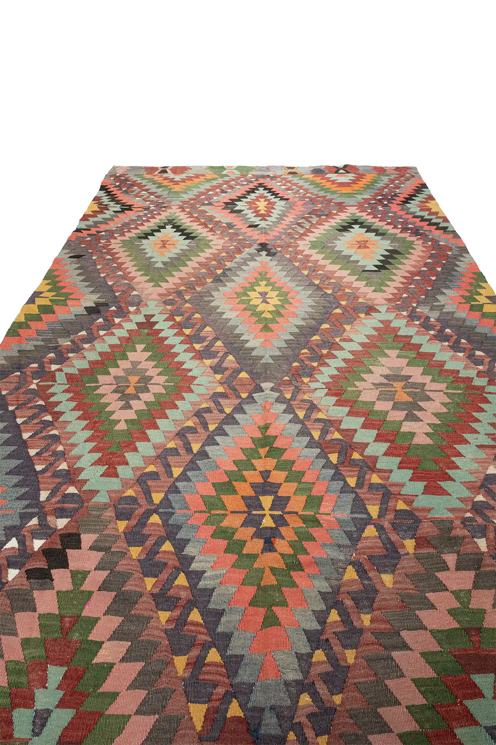 Schräger Blick auf den Teppich mit regelmäßiger Wiederholung des Rautenmusters in verschiedenen Farben wie Orange, Gelb, Blaugrün, Rot und Rosa; die strukturierte Webung und Farbverläufe sind gut erkennbar.