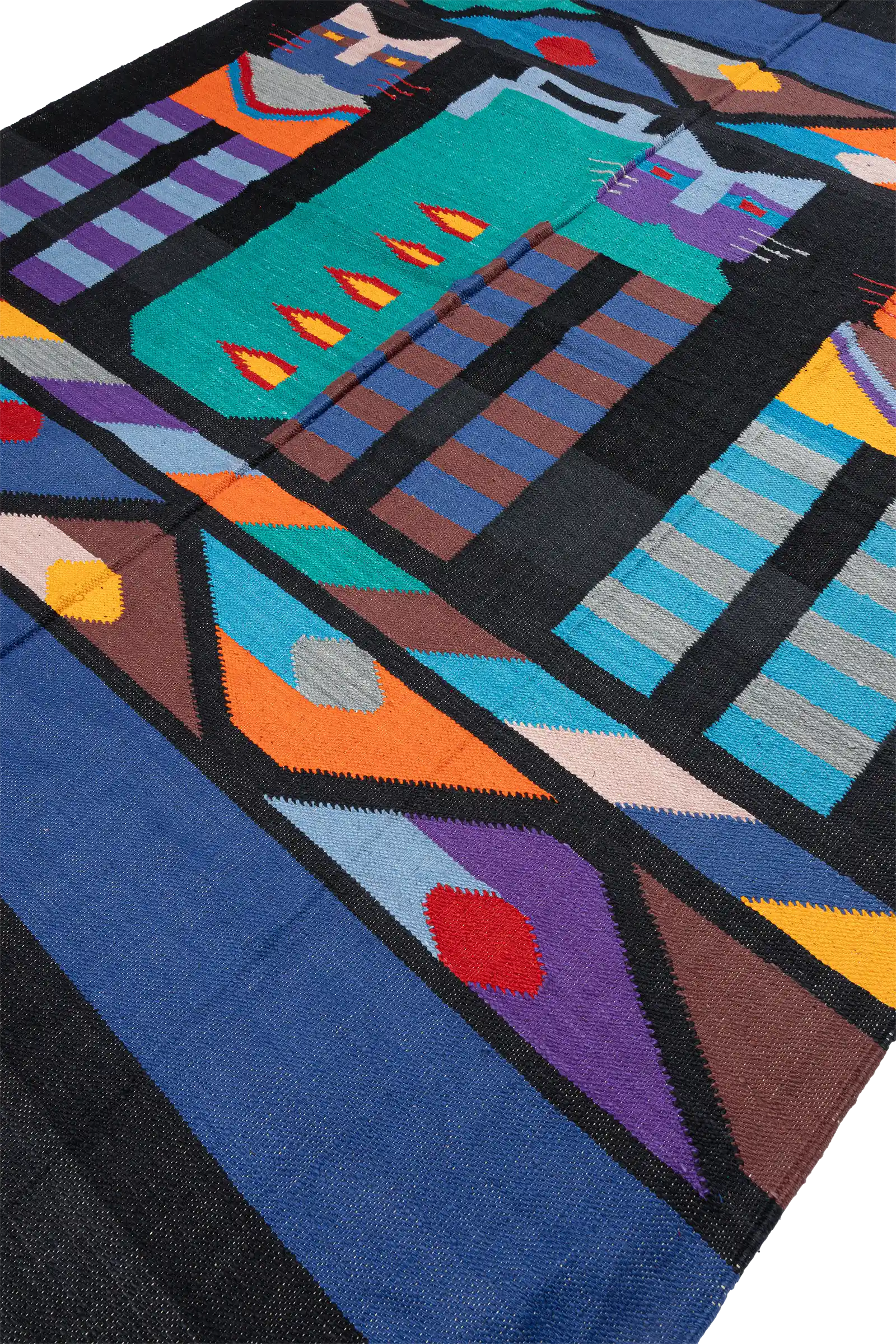 Kelim mit diagonaler Ansicht der kräftigen Farbflächen in Orange, Türkis, Lila und Blau, die das untere Drittel des Katzenmotivs und die Ränder betonen.