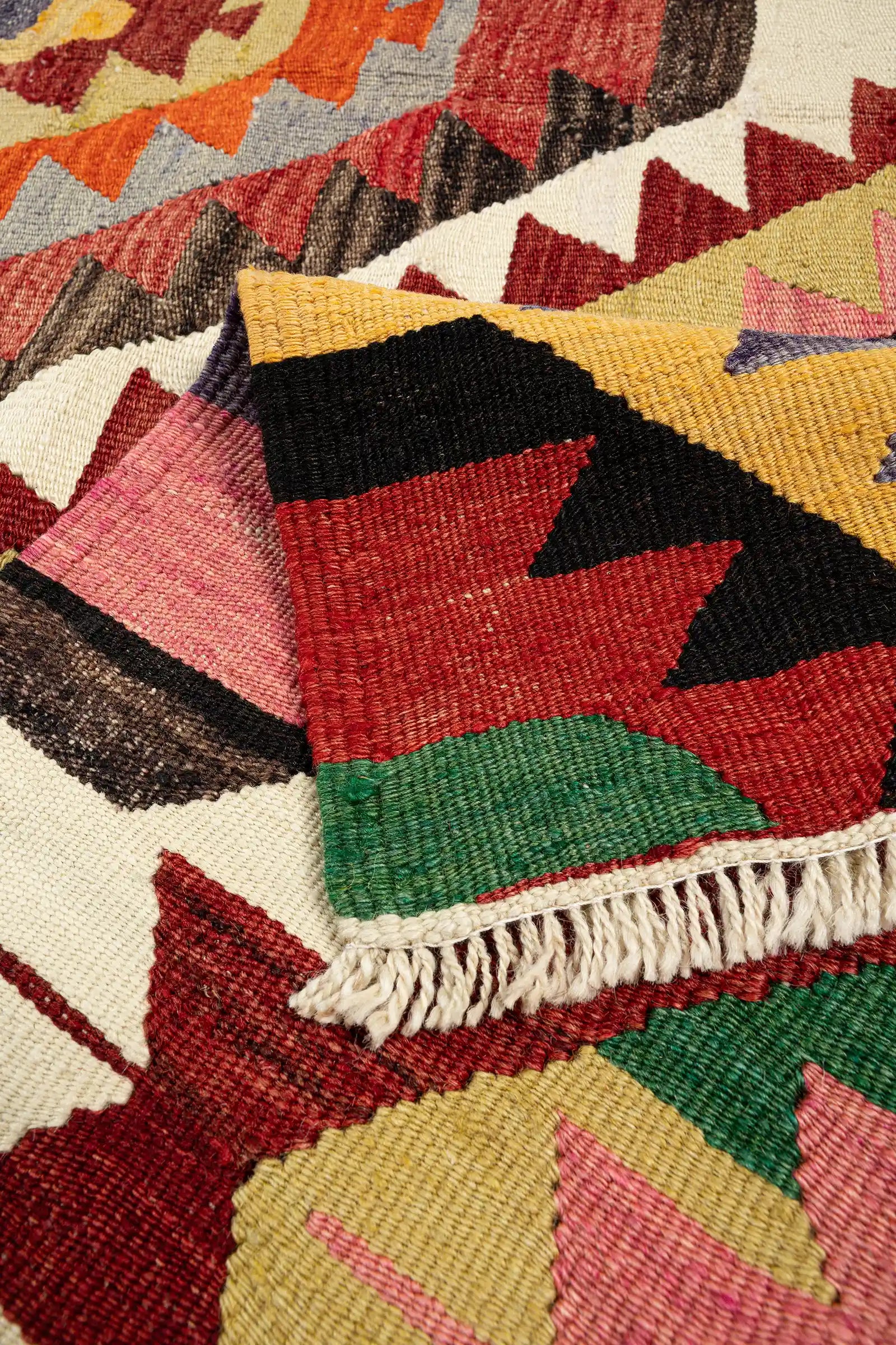 Vorder- und Rückseite im Vergleich – geflochtene Fransen, authentische Rückseite und dezente Restaurierungsspuren