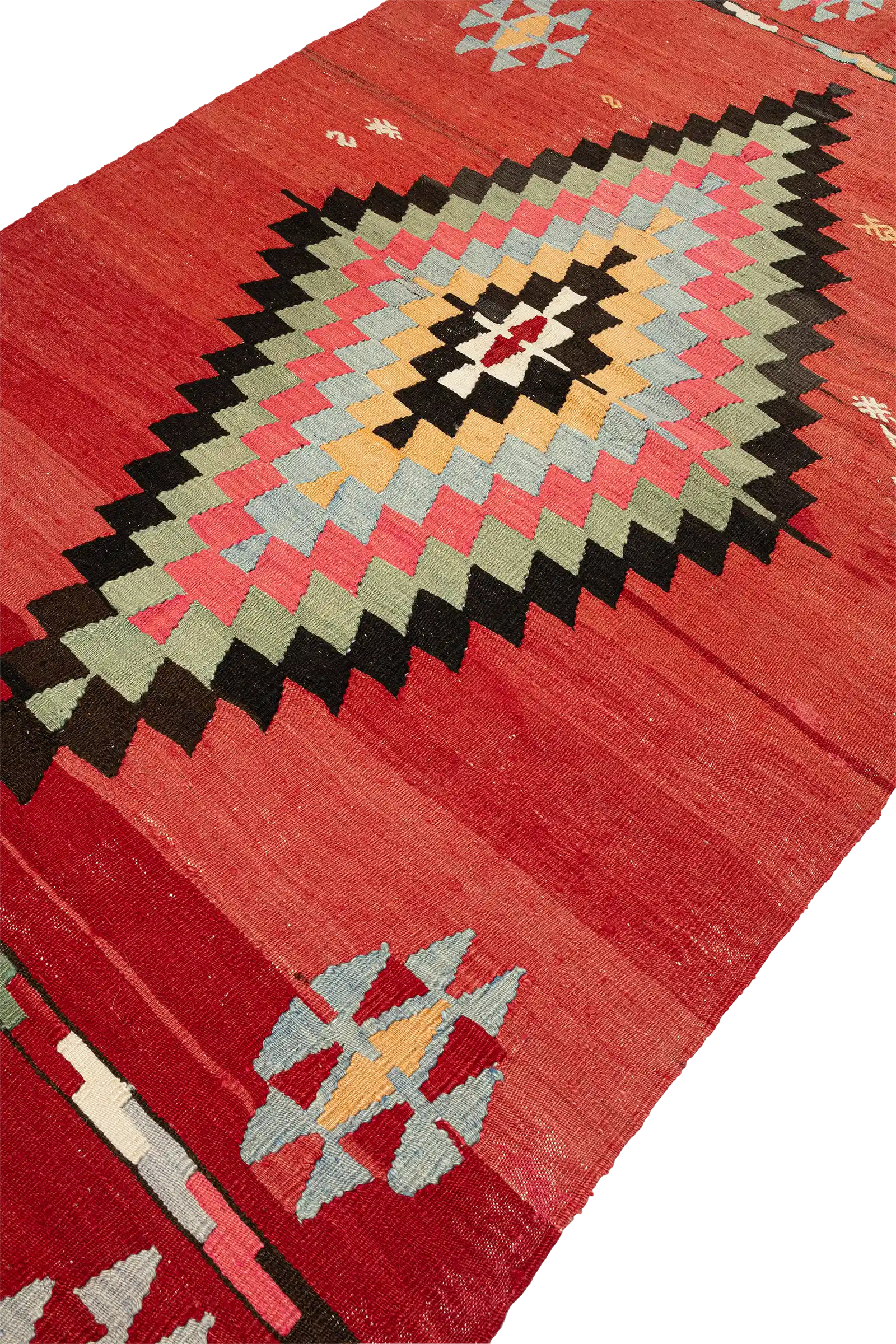 Schräge Seitenansicht des Kilims – zeigt Farbtiefe und diagonale Spannung im Aufbau zwischen Zentrum und Randbereichen