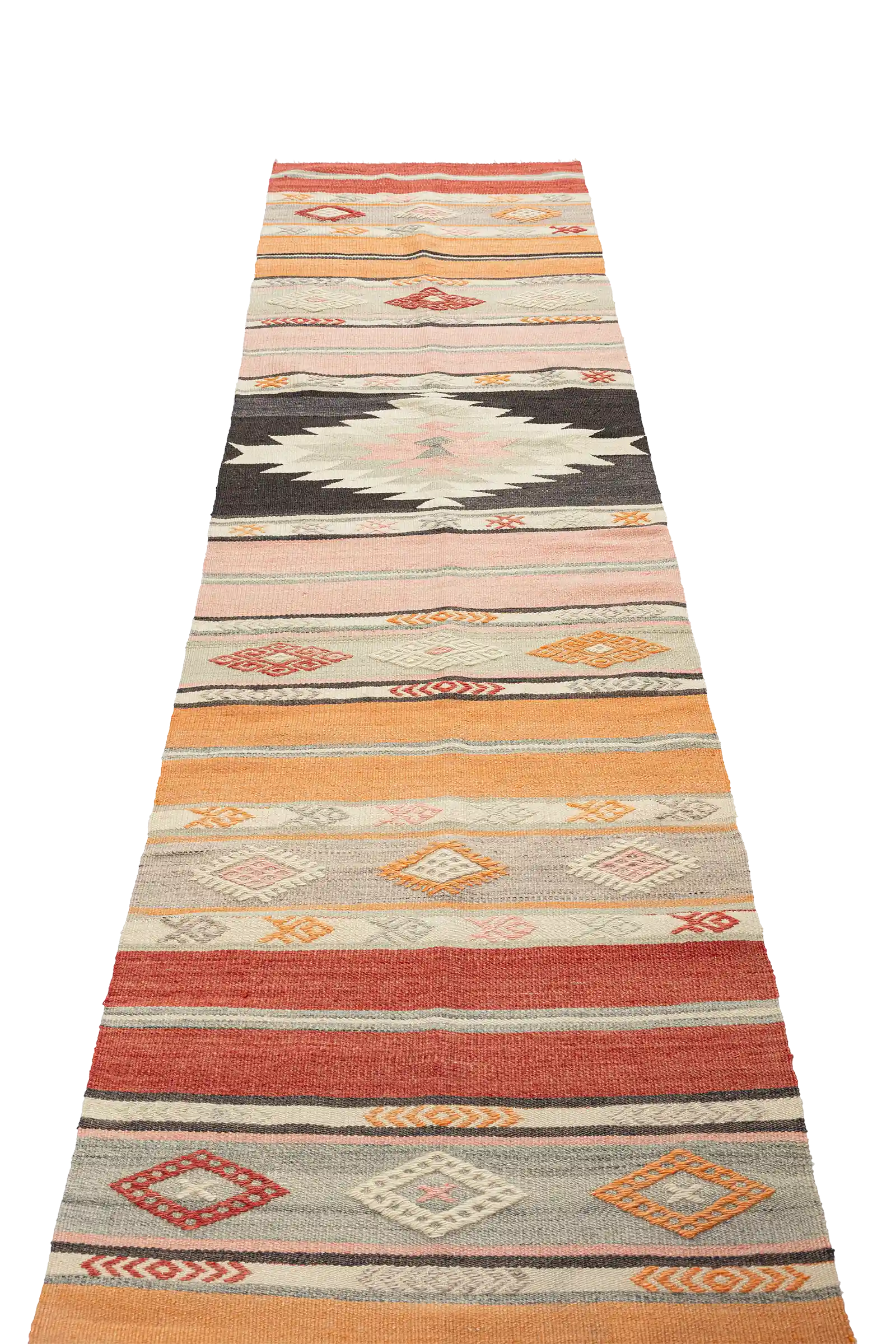 Perspektivische Ansicht – rhythmischer Aufbau der Streifen mit ornamentaler Stickerei und zentriertem Rautelement