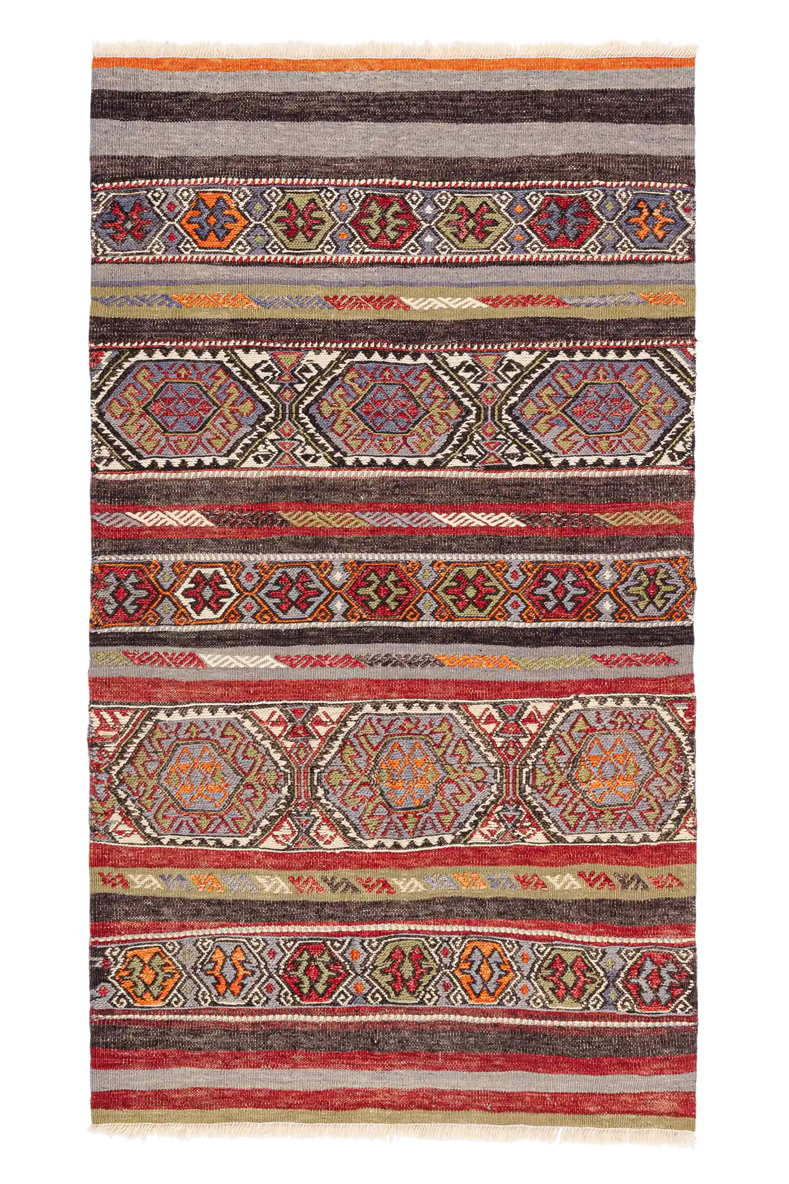 Gesamtansicht des USAK Kelims – kompakter Kelim mit vielfarbigen horizontalen Streifen, die abwechselnd gewebte Musterbänder und feine Linien zeigen, ergänzt durch hexagonale Zonen in Blau, Rot und Oliv