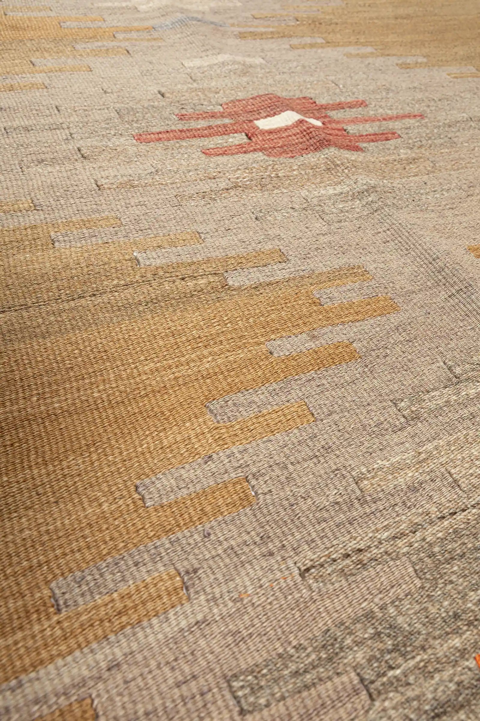 Nahaufnahme der Textur – fein gewebte, matte Wolloberfläche mit klar erkennbarer Webrichtung und leichtem Melangeeffekt im Grundton