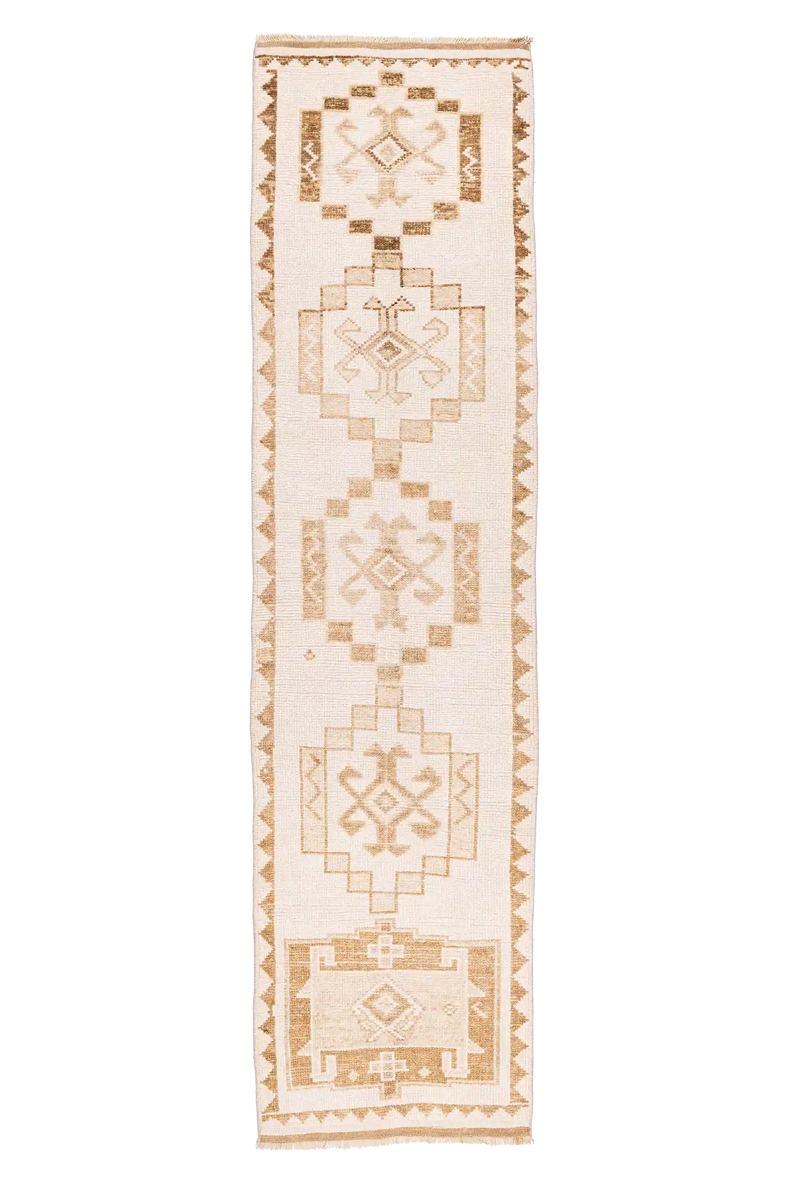 Draufsicht auf einen länglichen Vintage-Kelim mit fünf gleichmäßig verteilten, geometrisch gerahmten Zentralmotiven in verschiedenen Brauntönen auf hellem Fond, eingerahmt von einem Zackenmuster entlang der Ränder.