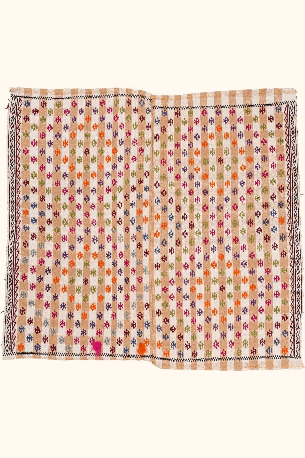 ADANA Vintage Kilim 124x114cm - Wild Heart Free Soul