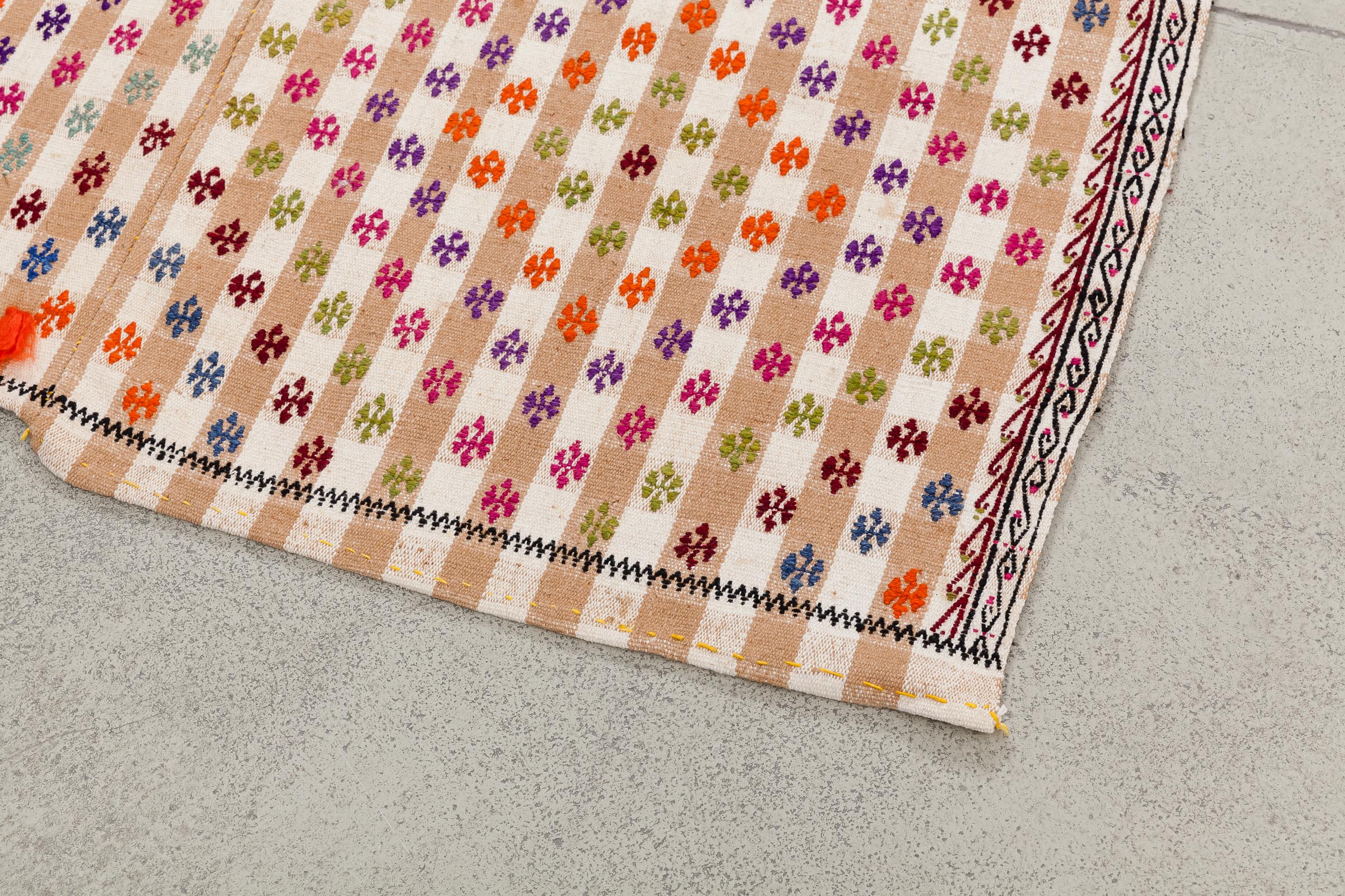 ADANA Vintage Kilim 124x114cm - Wild Heart Free Soul