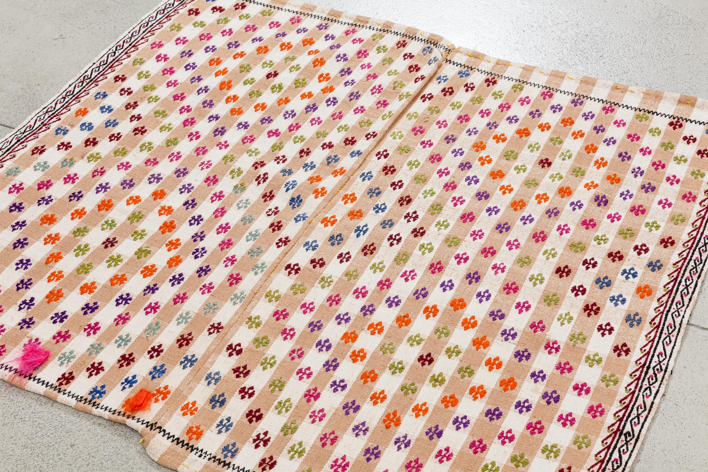 ADANA Vintage Kilim 124x114cm - Wild Heart Free Soul