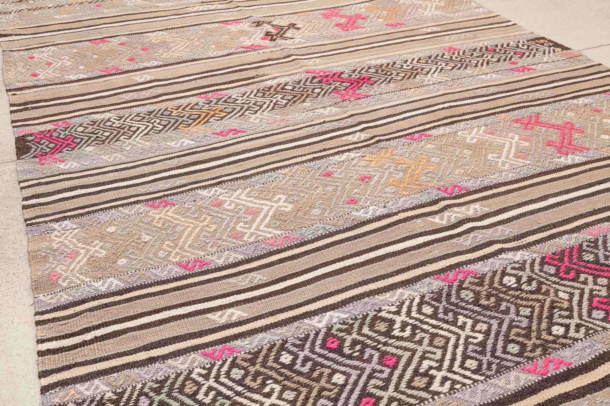 CANAKKALE Vintage Kilim 218x141cm - Wild Heart Free Soul
