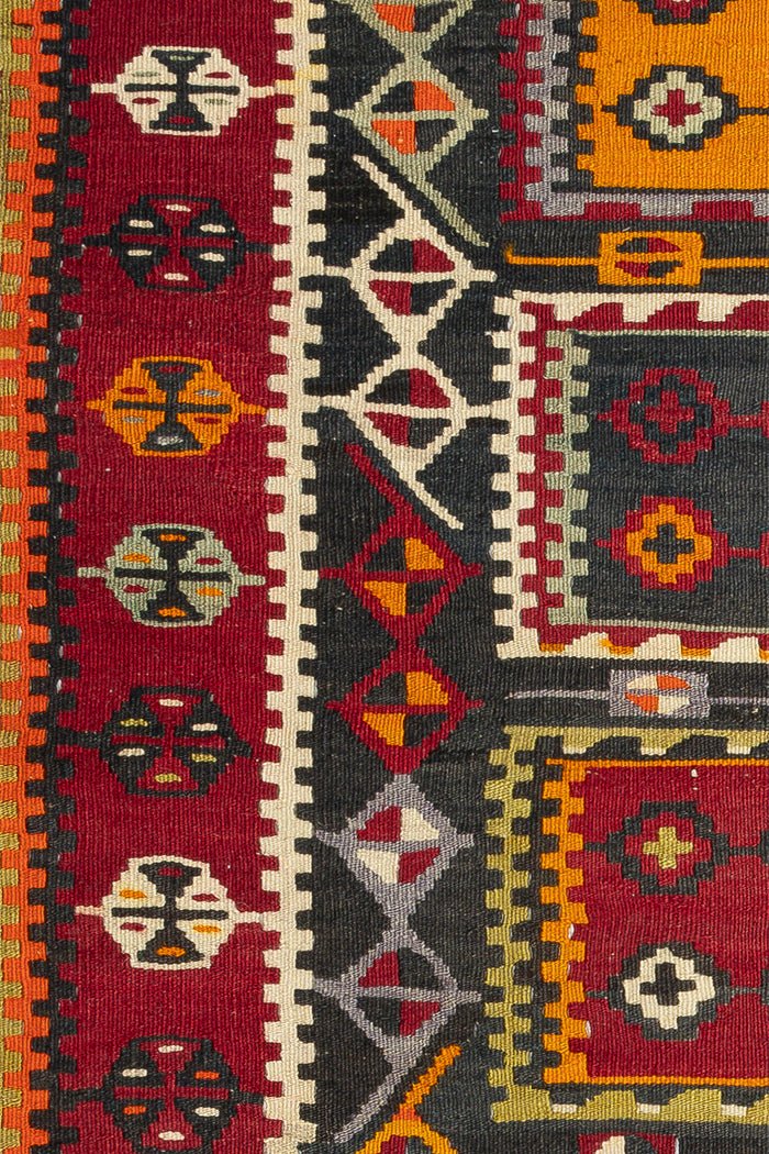 CORUM Vintage Kelim 182x152cm - Wild Heart Free Soul