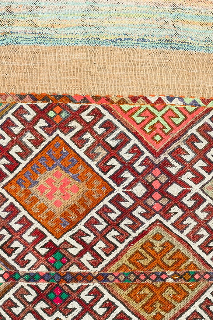 EMIRDAG Vintage Kelim 136x148cm - Wild Heart Free Soul