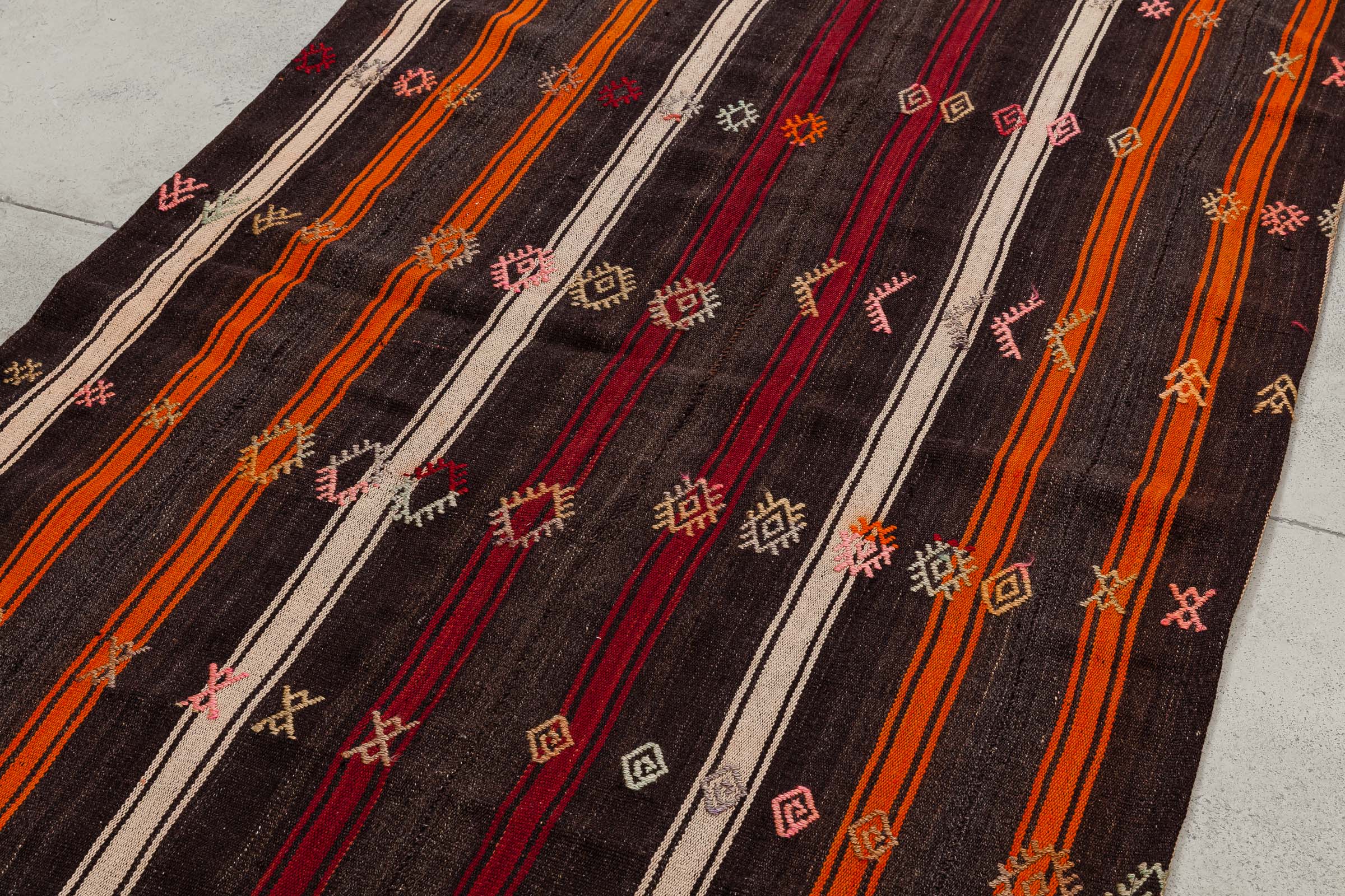 HAKKARI Vintage Kilim 232x140cm - Wild Heart Free Soul