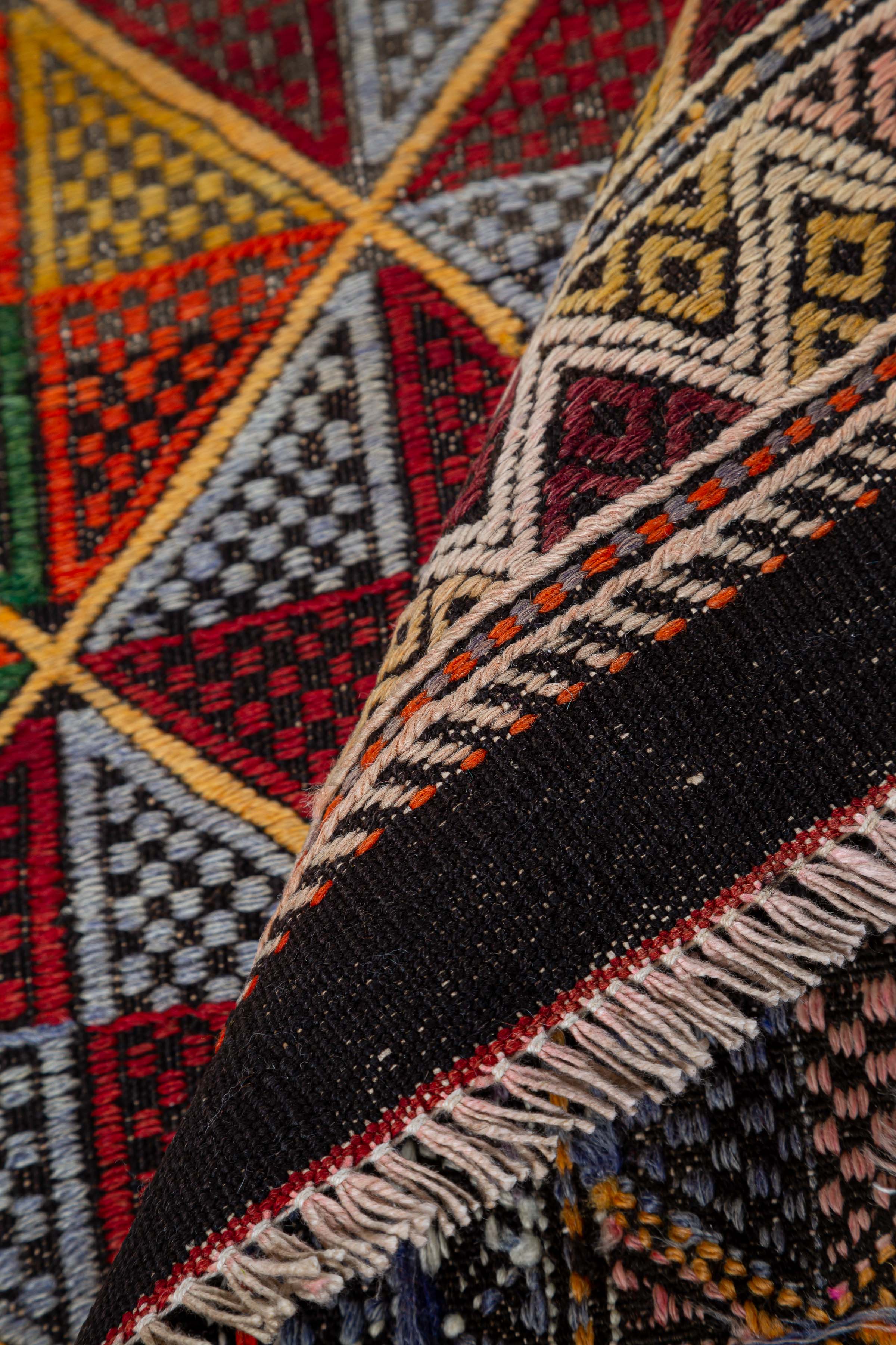 KAZAK Vintage Kelim Teppich 306x82cm - Wild Heart Free Soul