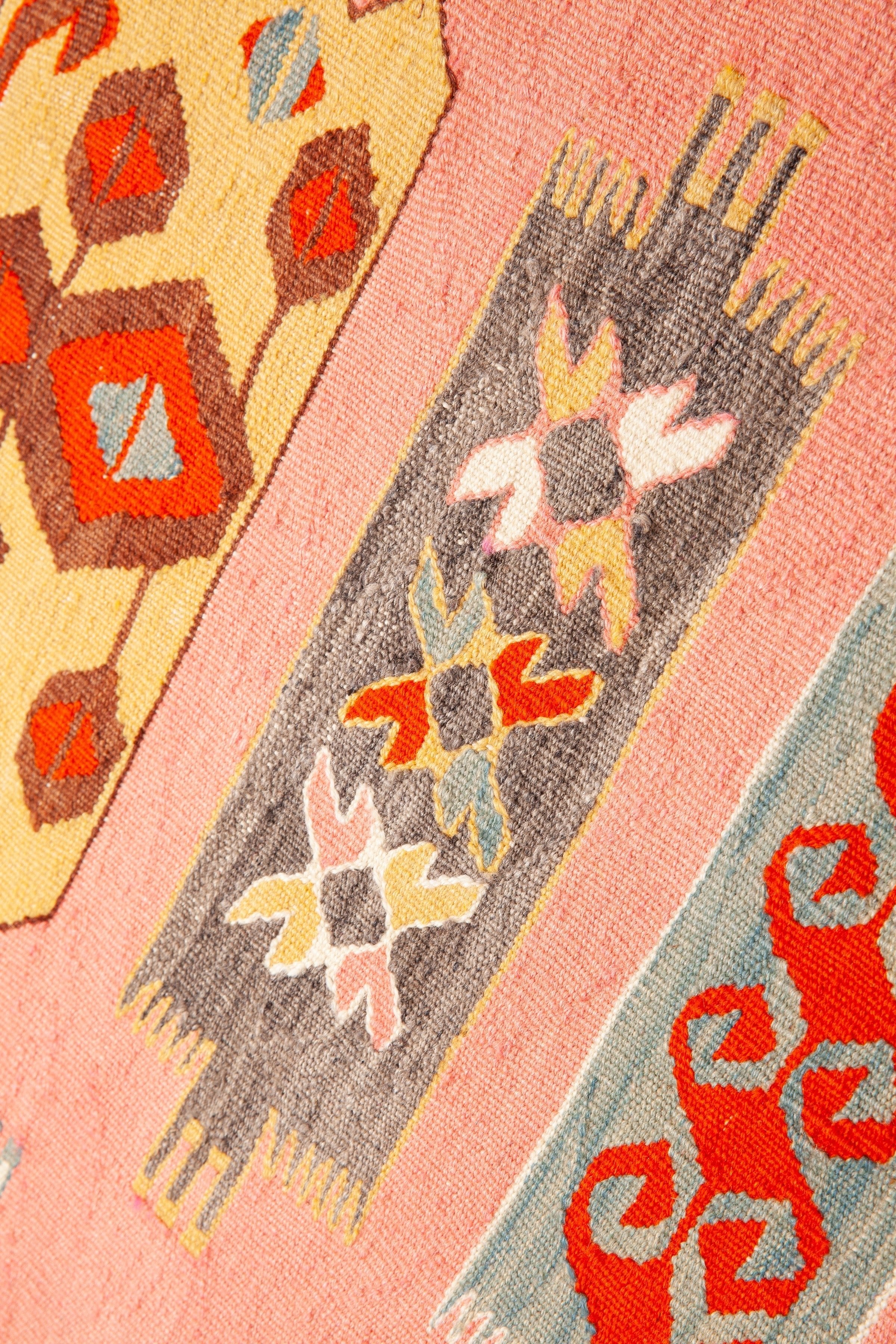 Kilim Pink Prayer 168x111cm - Wild Heart Free Soul