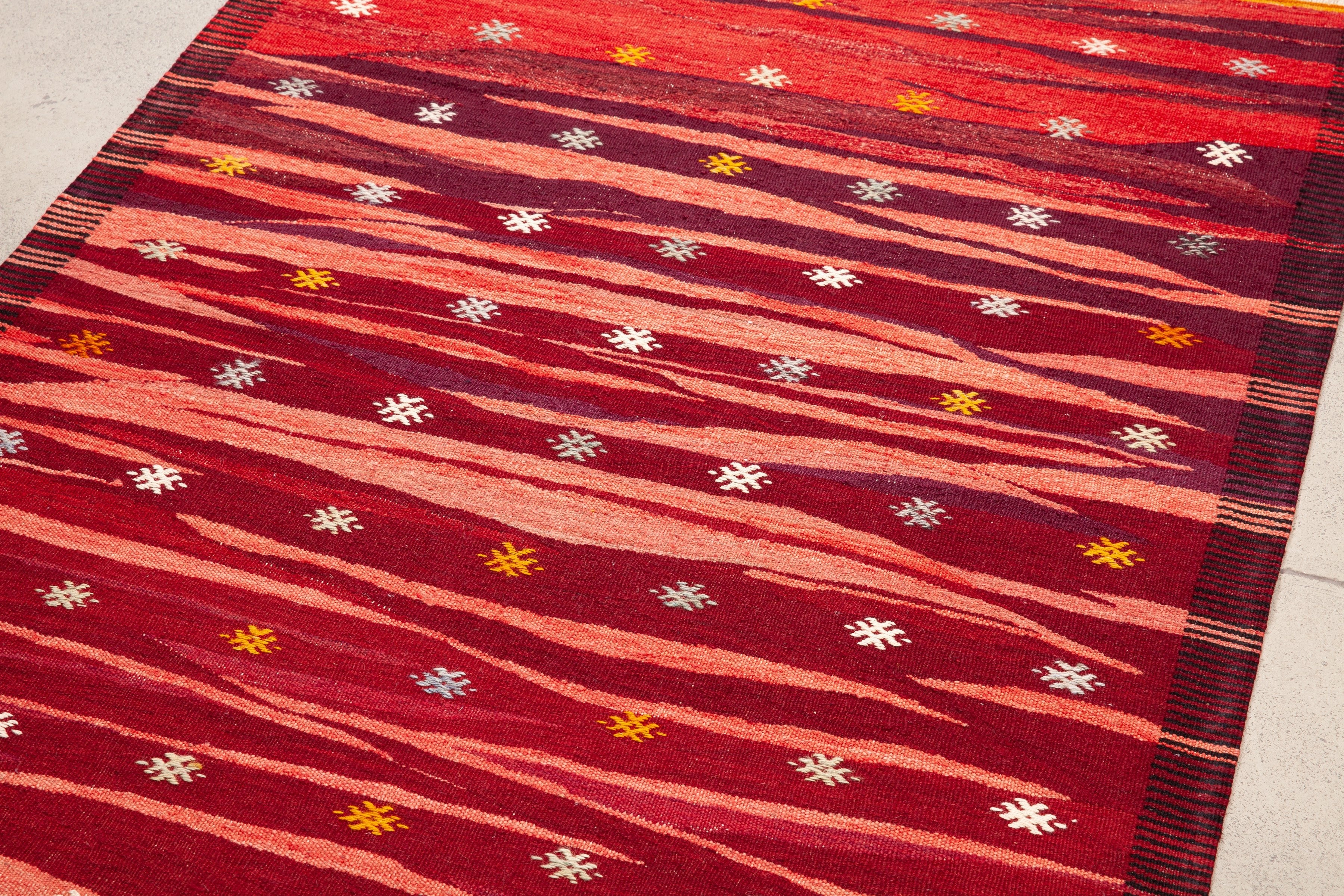 Kilim Red Moon 176x123cm - Wild Heart Free Soul