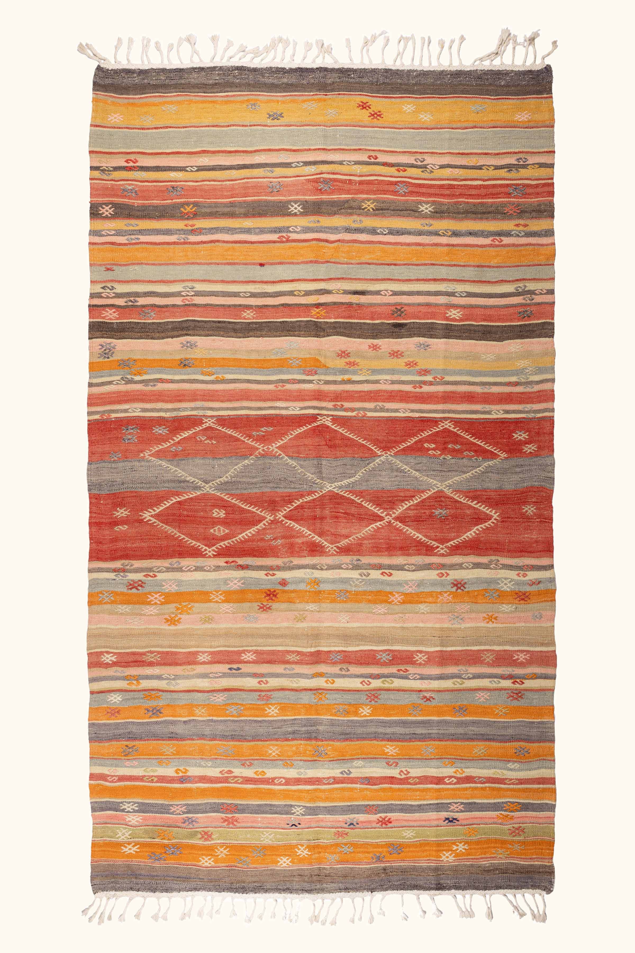 Vintage-Kelim aus Anatolien mit Cicim-Stickerei – Gesamtansicht