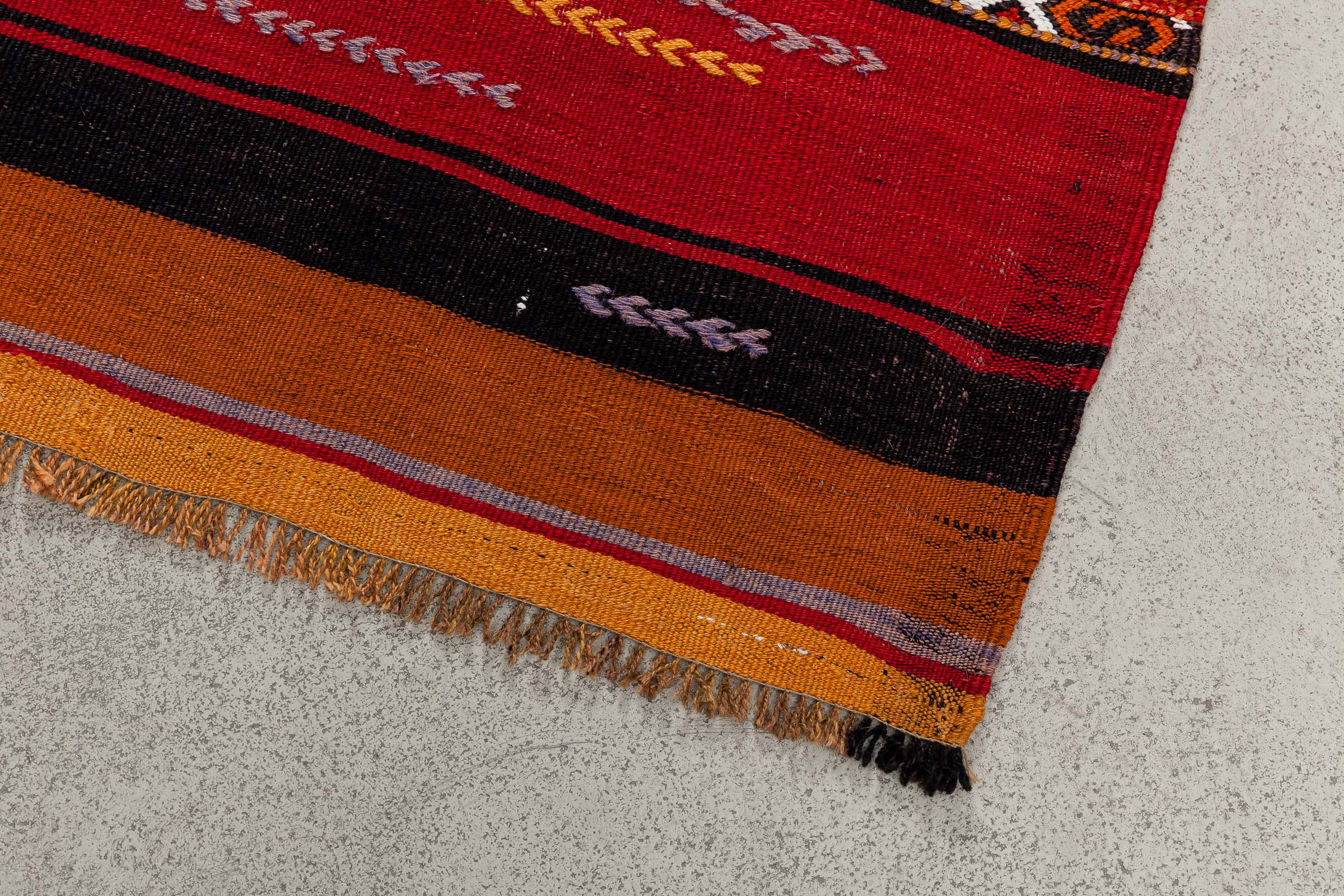 MARAS Vintage Kilim 104x109cm - Wild Heart Free Soul