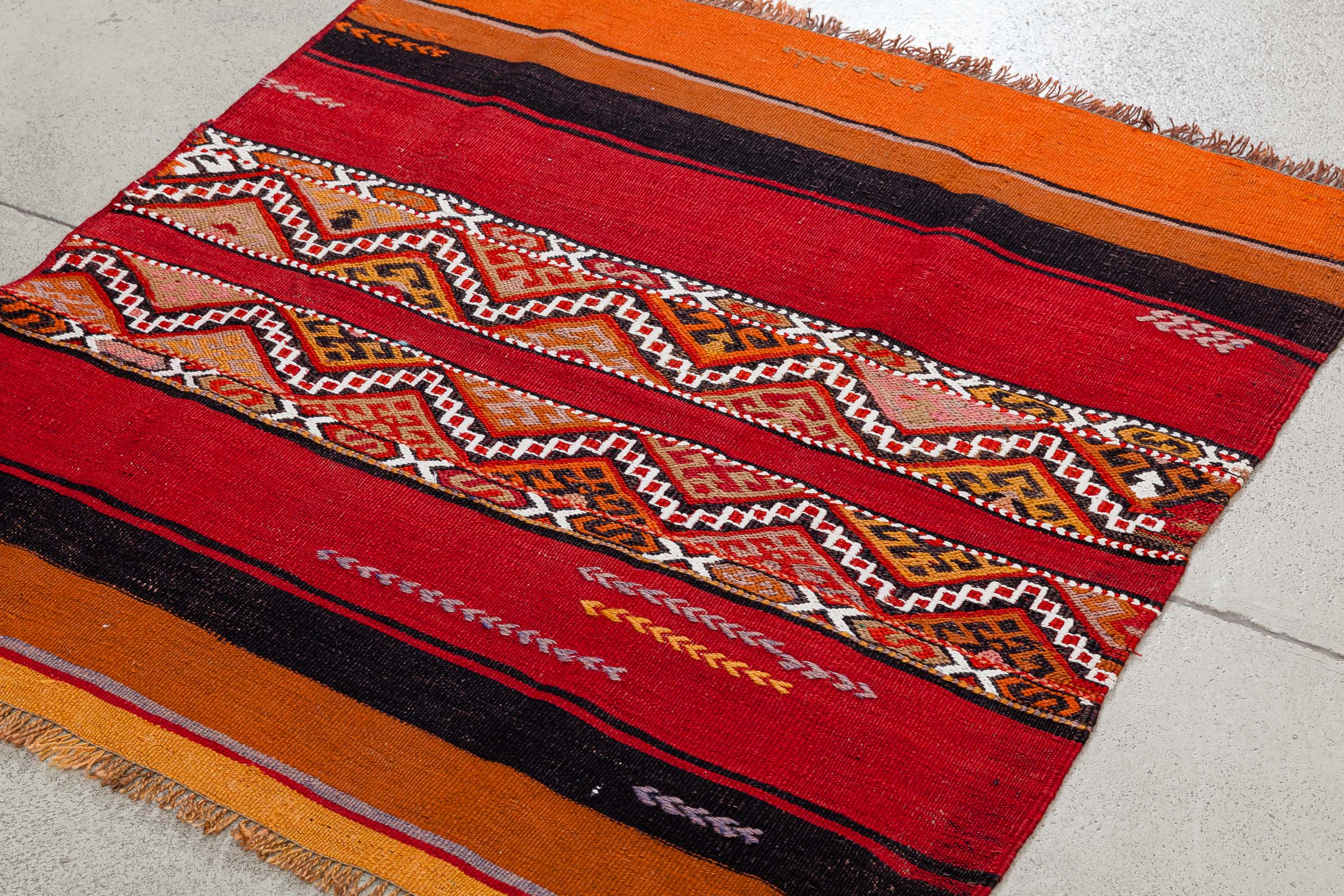 MARAS Vintage Kilim 104x109cm - Wild Heart Free Soul