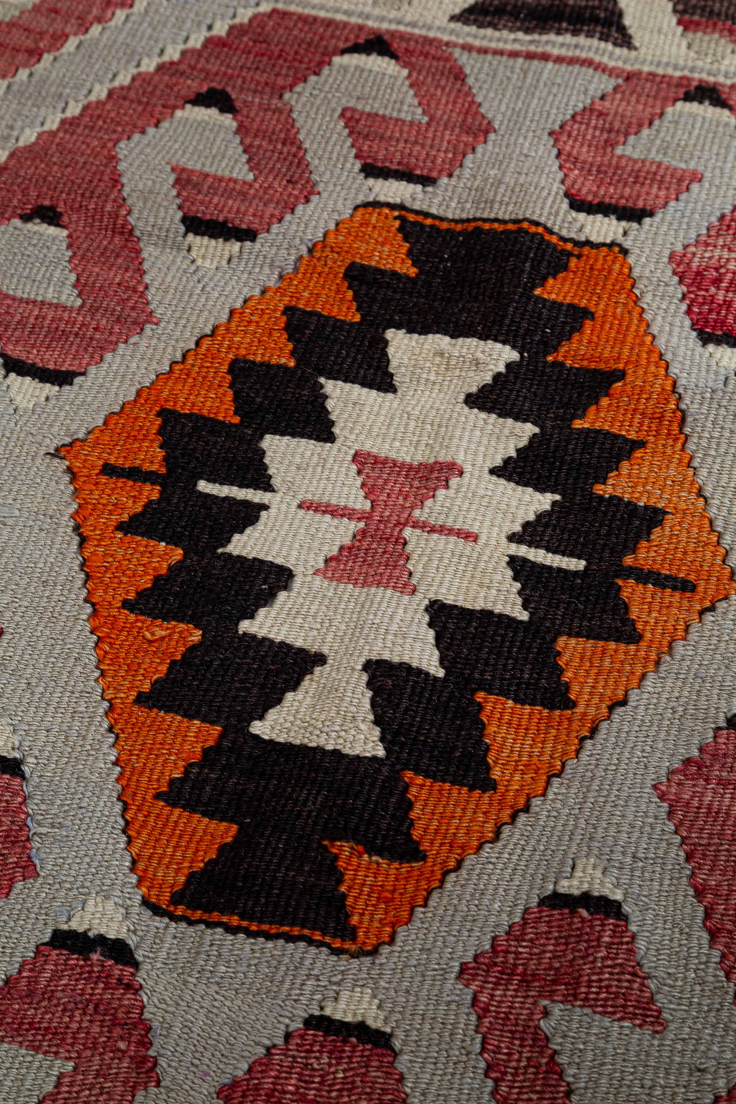 USAK Vintage Kelim Teppich 312cm x 210cm - Wild Heart Free Soul