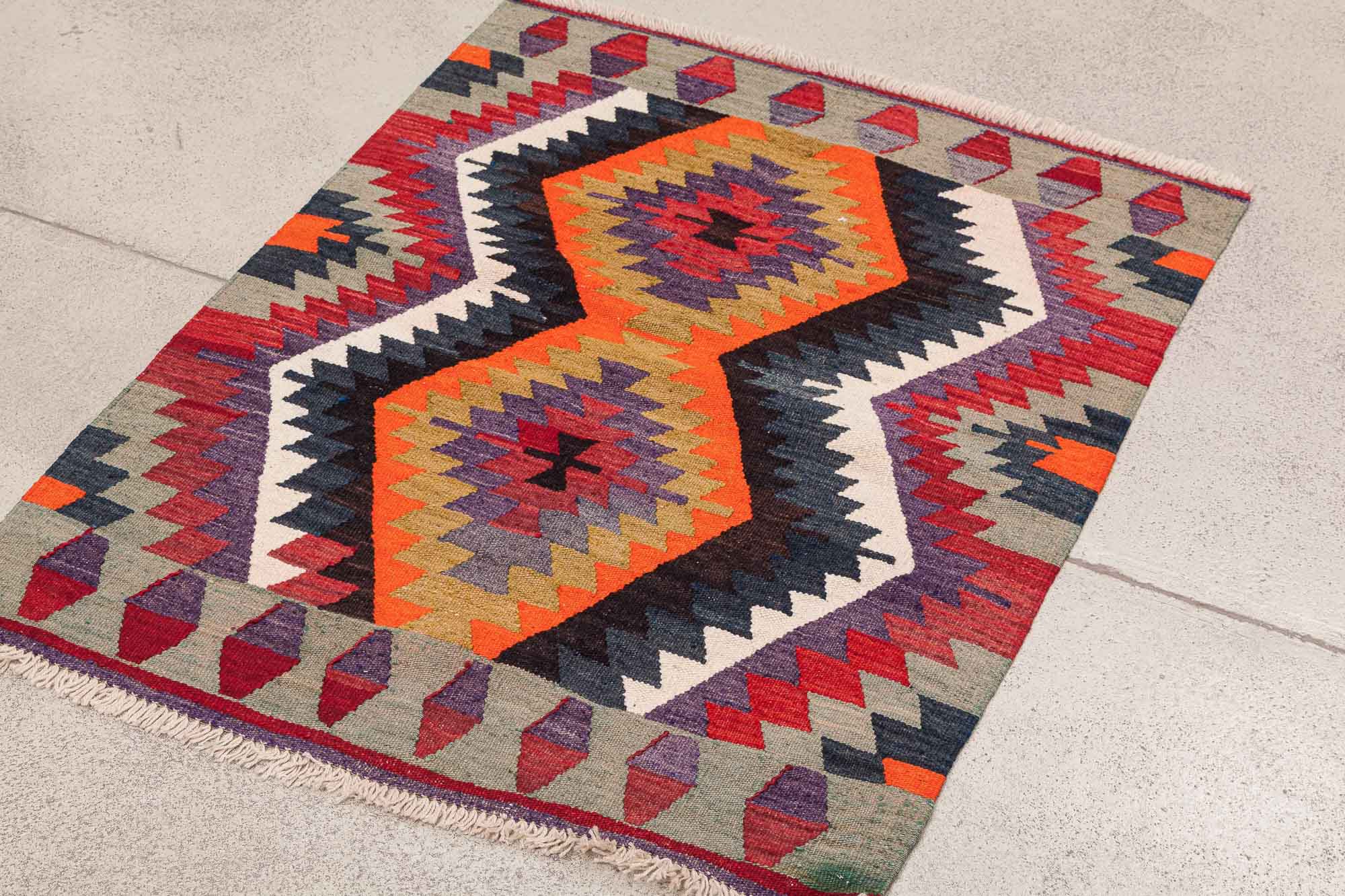 USAK Vintage Kilim 106x84cm - Wild Heart Free Soul