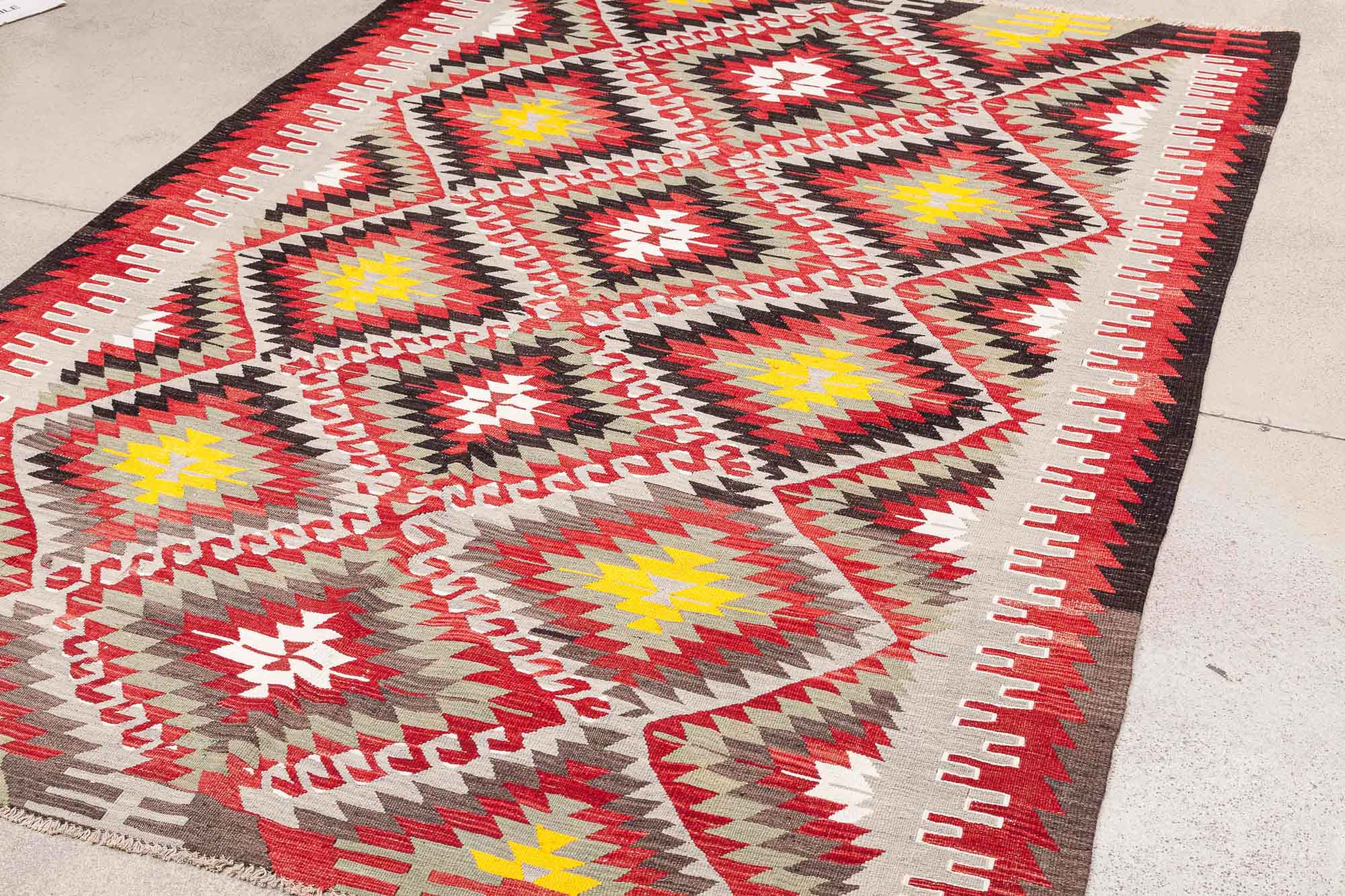 USAK Vintage Kilim 243x176cm - Wild Heart Free Soul