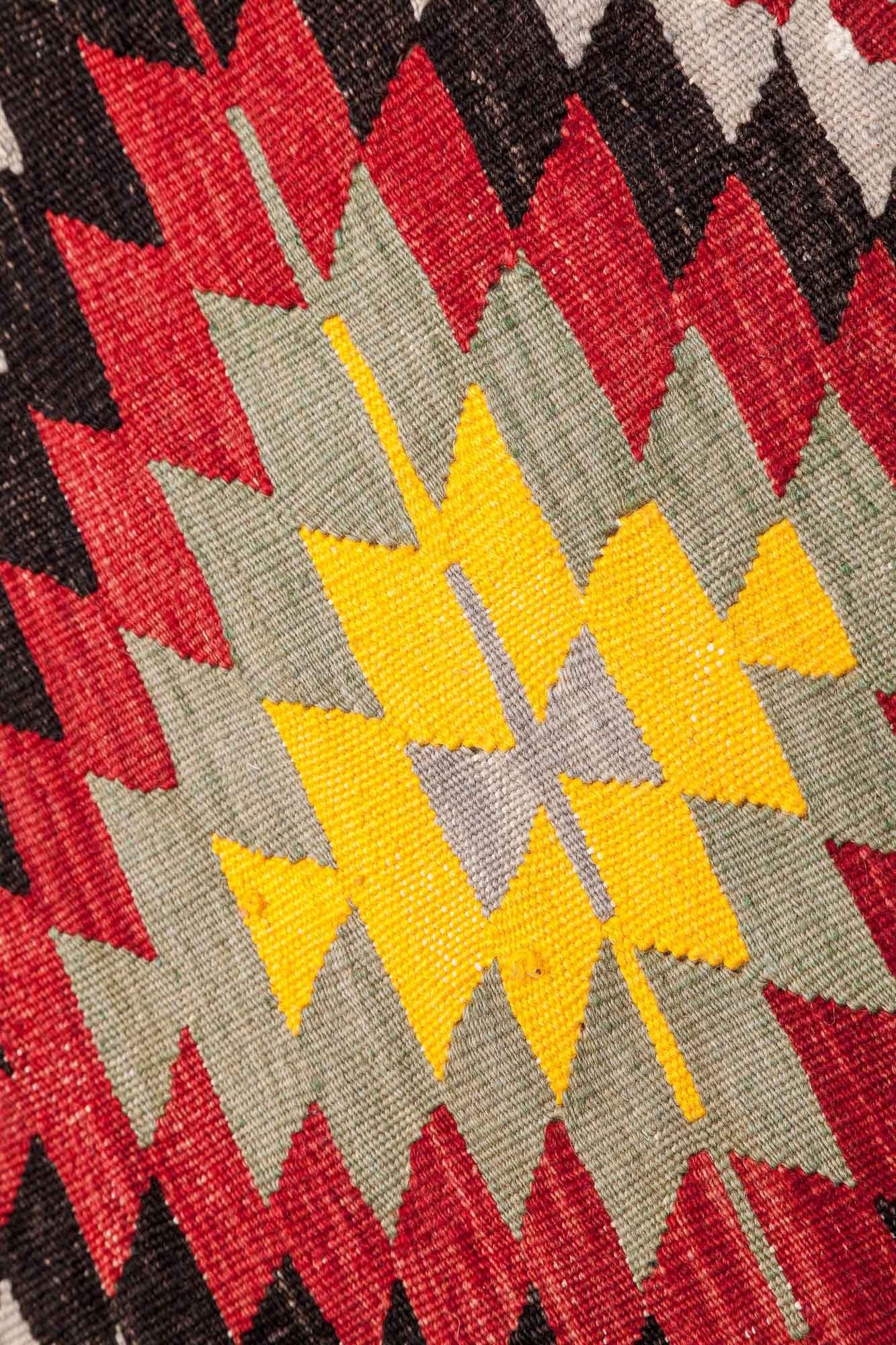 USAK Vintage Kilim 243x176cm - Wild Heart Free Soul