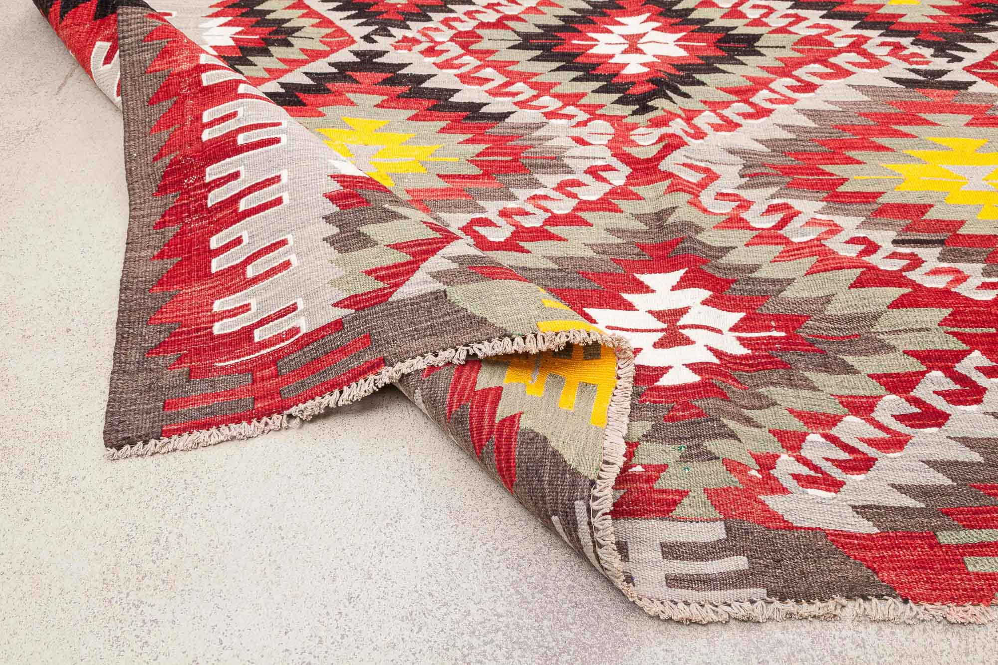 USAK Vintage Kilim 243x176cm - Wild Heart Free Soul