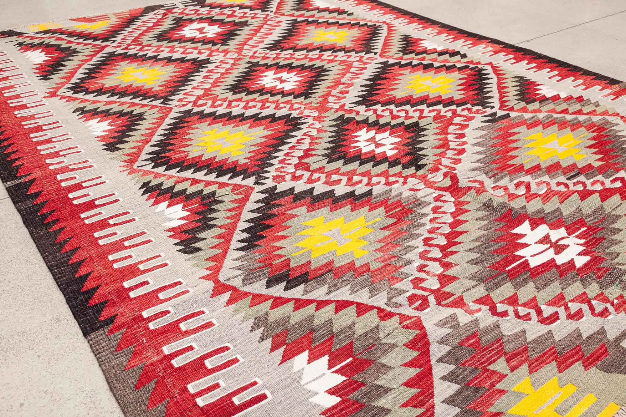 USAK Vintage Kilim 243x176cm - Wild Heart Free Soul