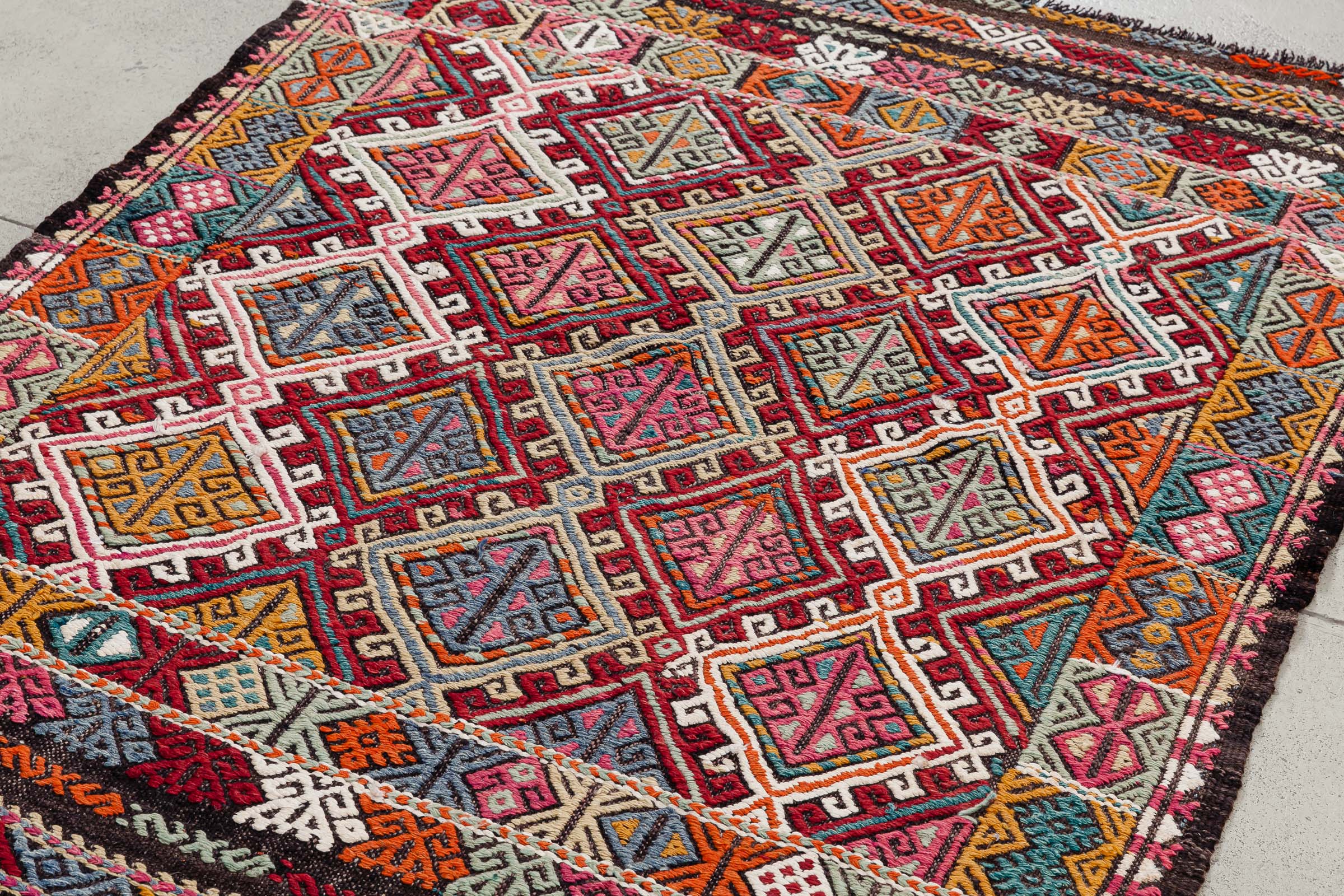 Vintage Cicim Kilim Usak 162x128cm - Wild Heart Free Soul
