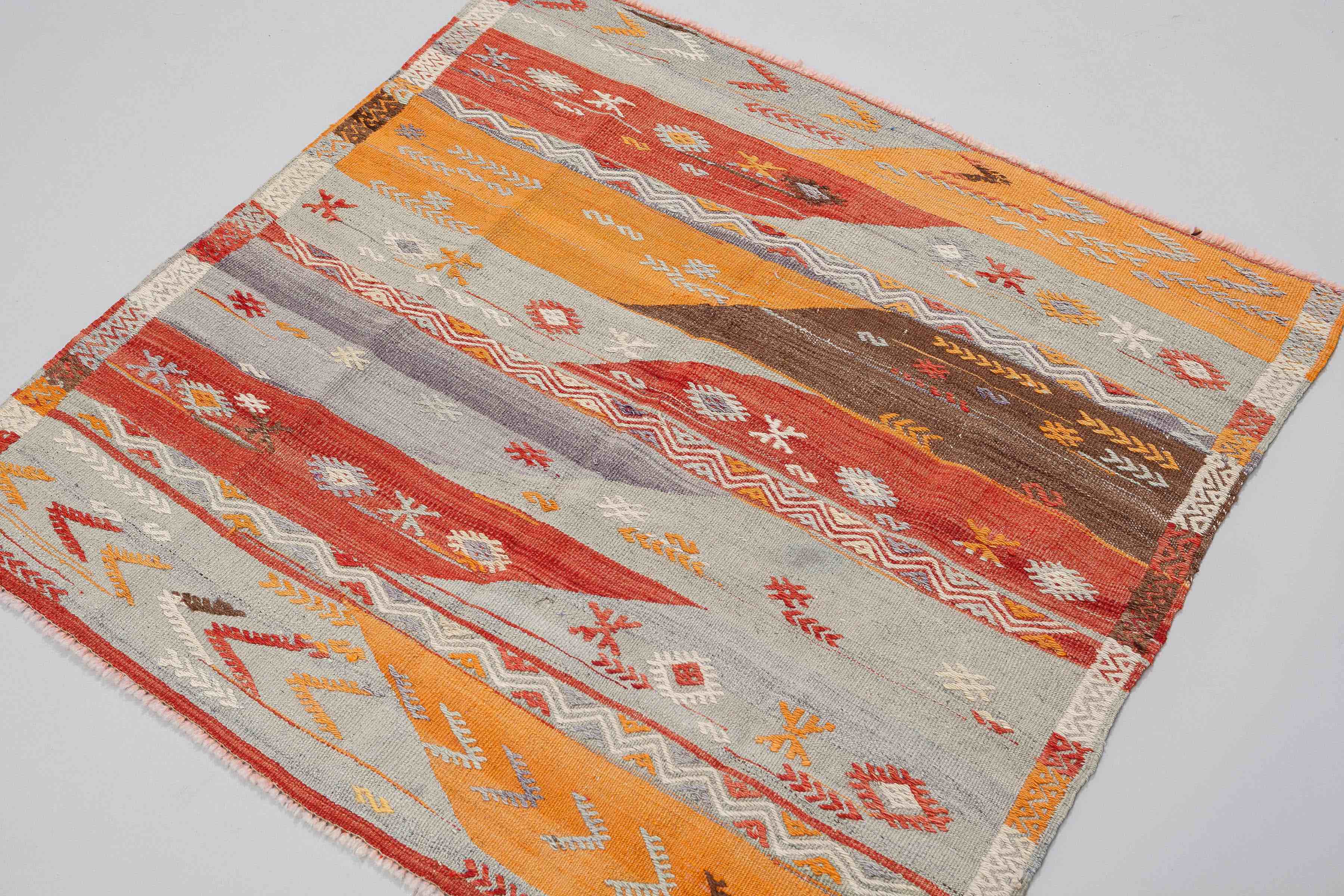 Vintage Kilim Cal 122x117cm - Wild Heart Free Soul