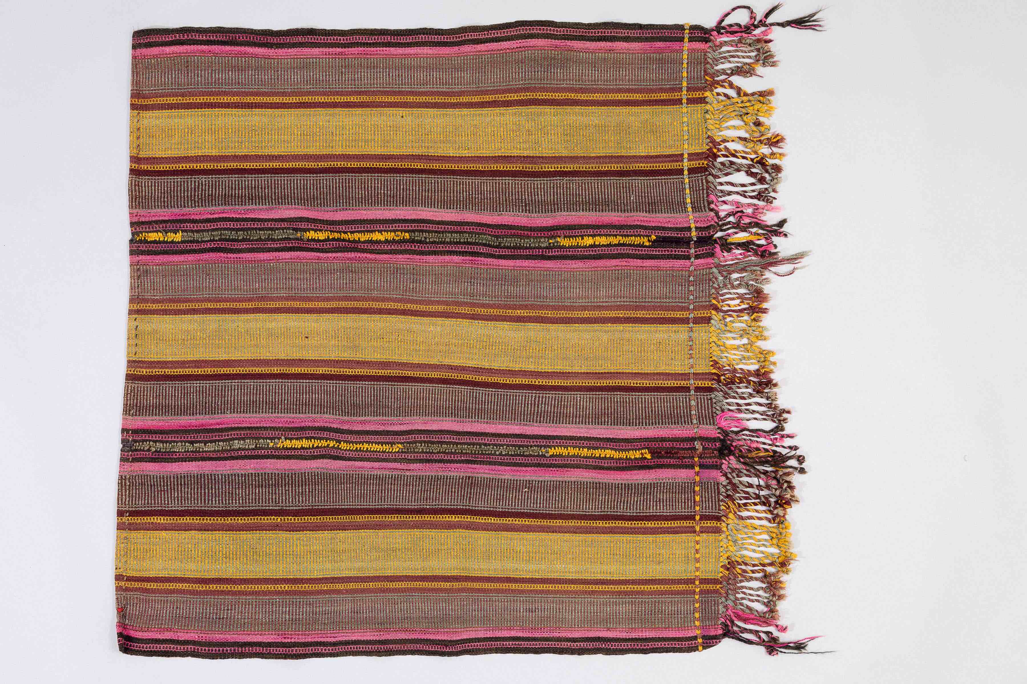 Vintage Kilim Hakkari 146x141cm - Wild Heart Free Soul