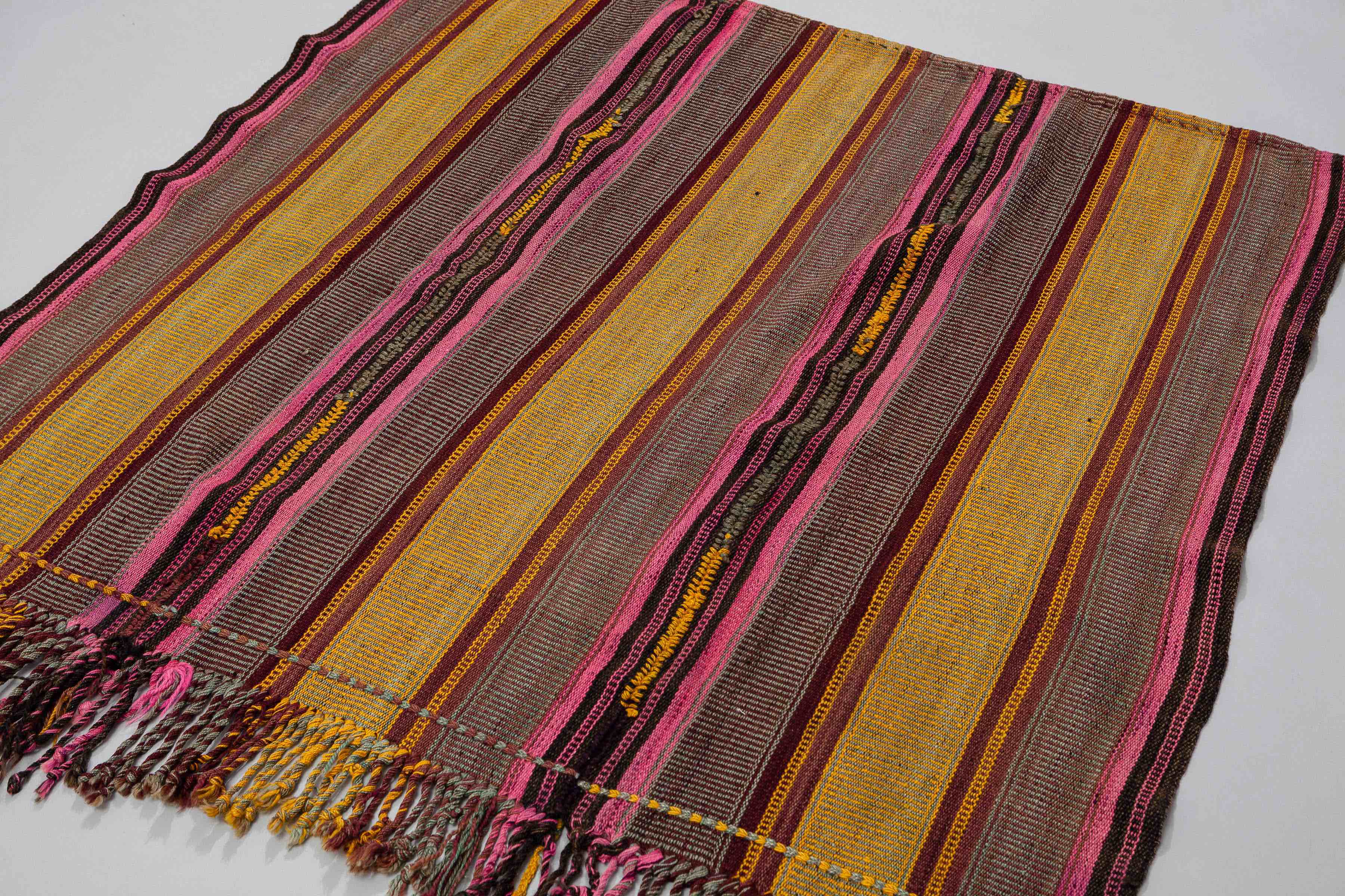 Vintage Kilim Hakkari 146x141cm - Wild Heart Free Soul