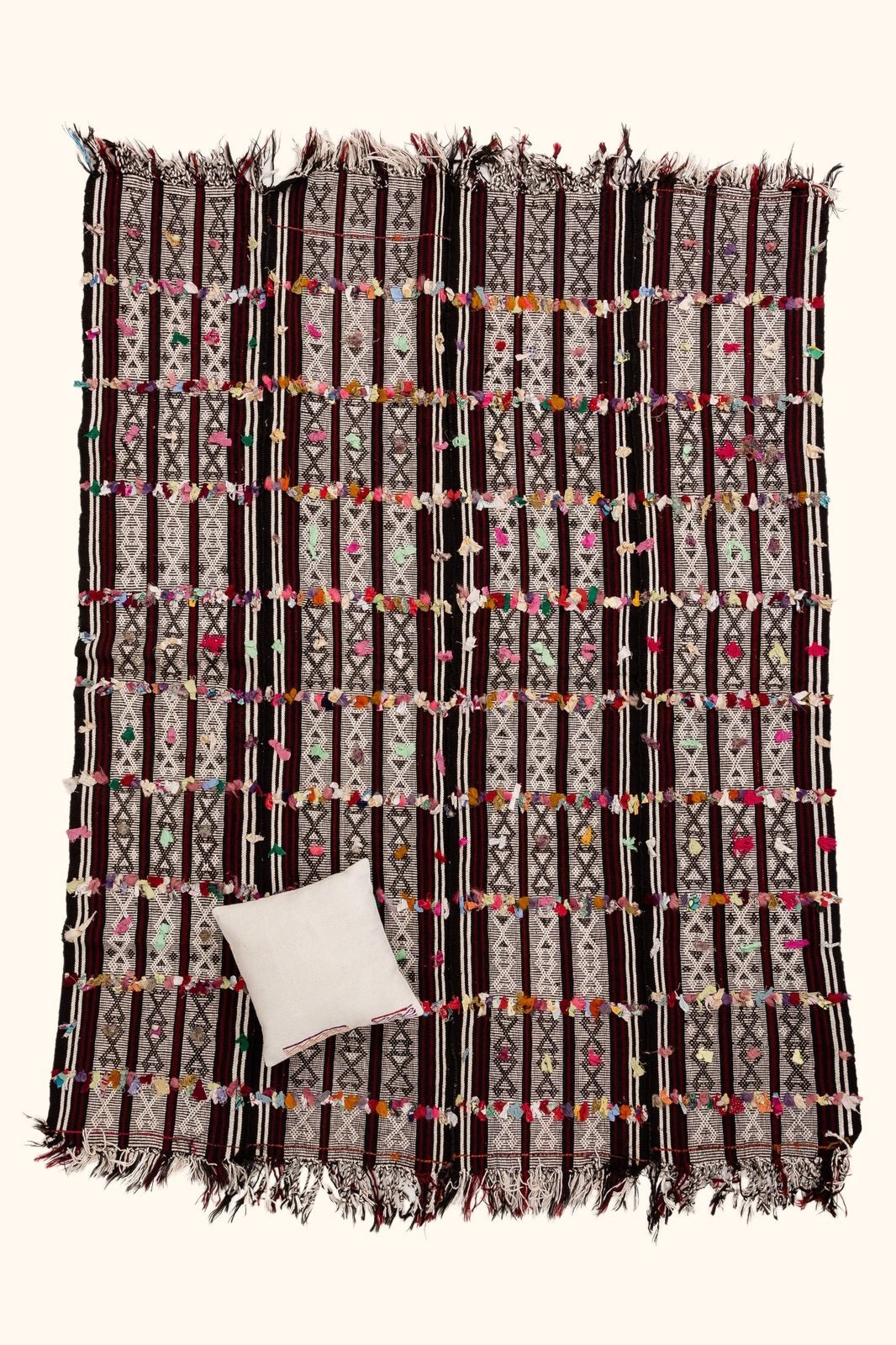 Vintage Kilim Hakkari 237x182cm - Wild Heart Free Soul