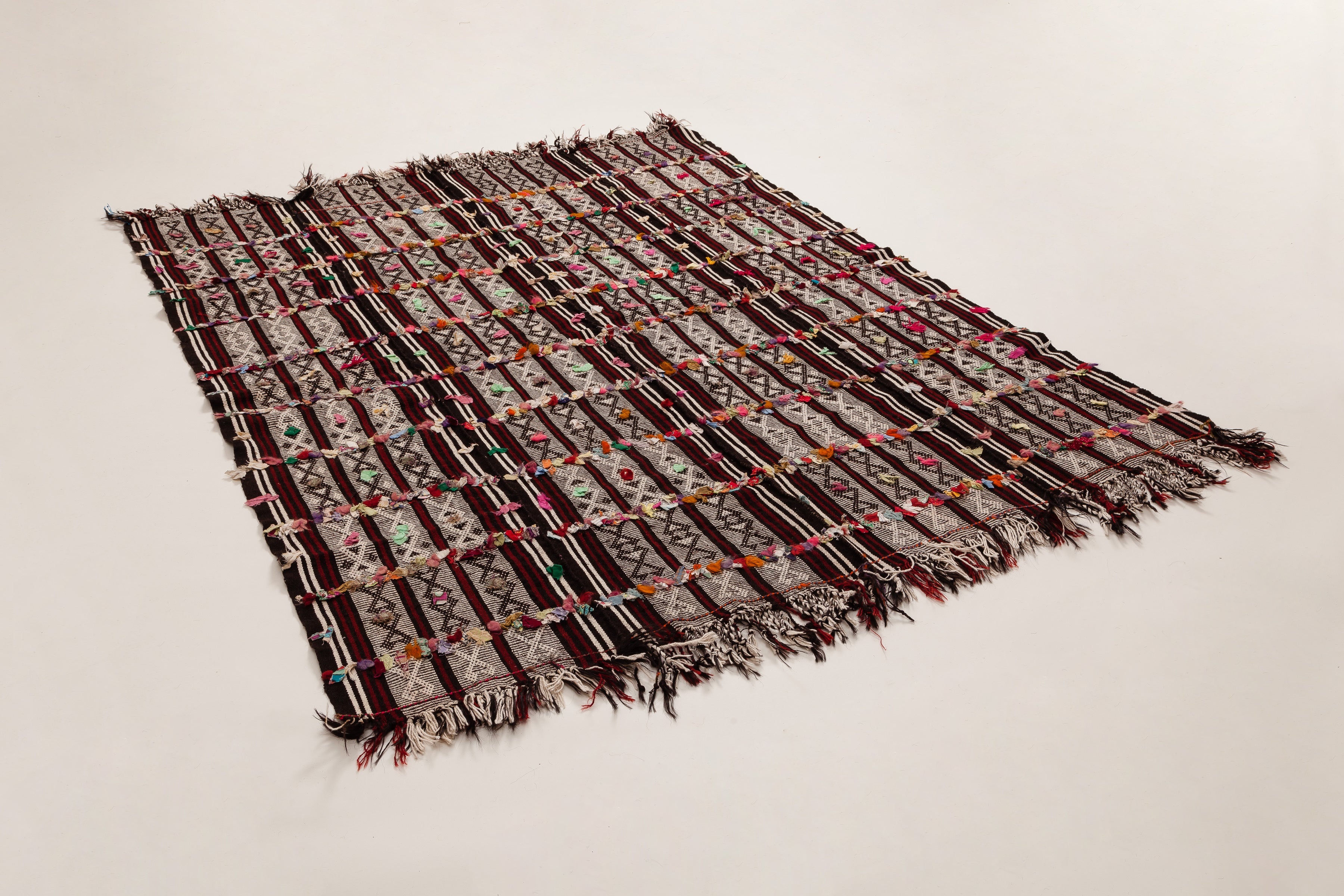 Vintage Kilim Hakkari 237x182cm - Wild Heart Free Soul