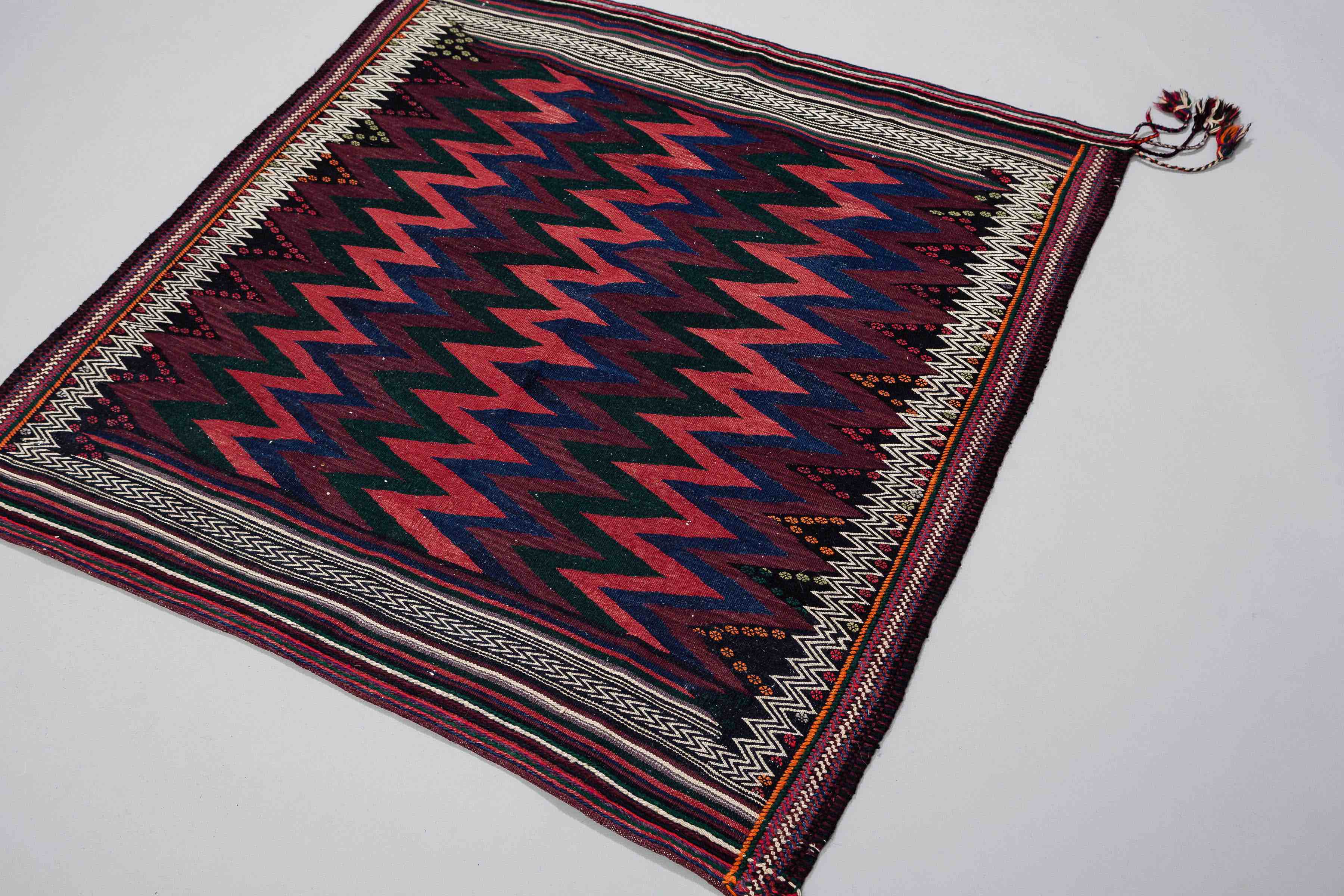 Vintage Kilim Iran 133x130 cm - Wild Heart Free Soul