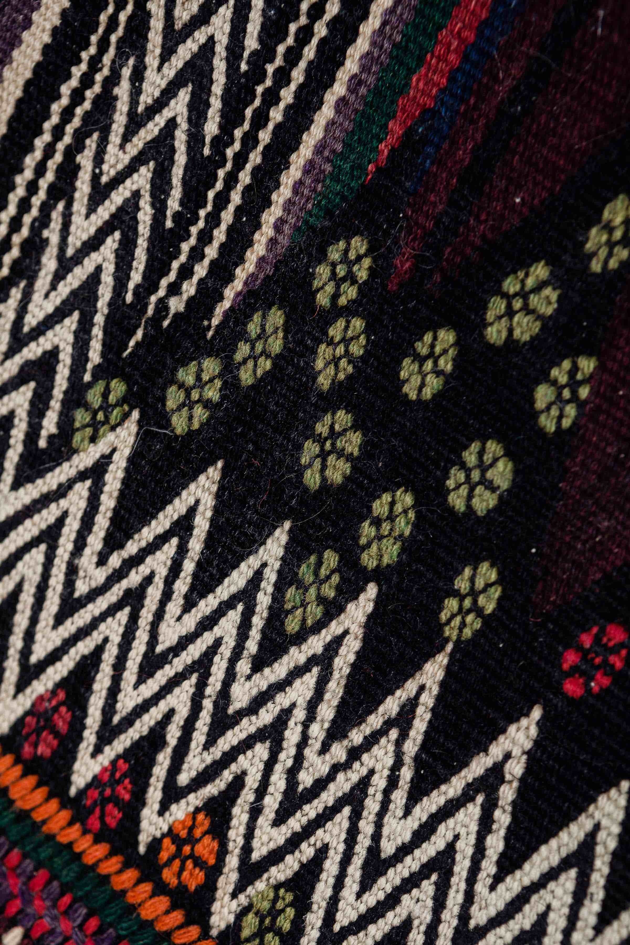 Vintage Kilim Iran 133x130 cm - Wild Heart Free Soul