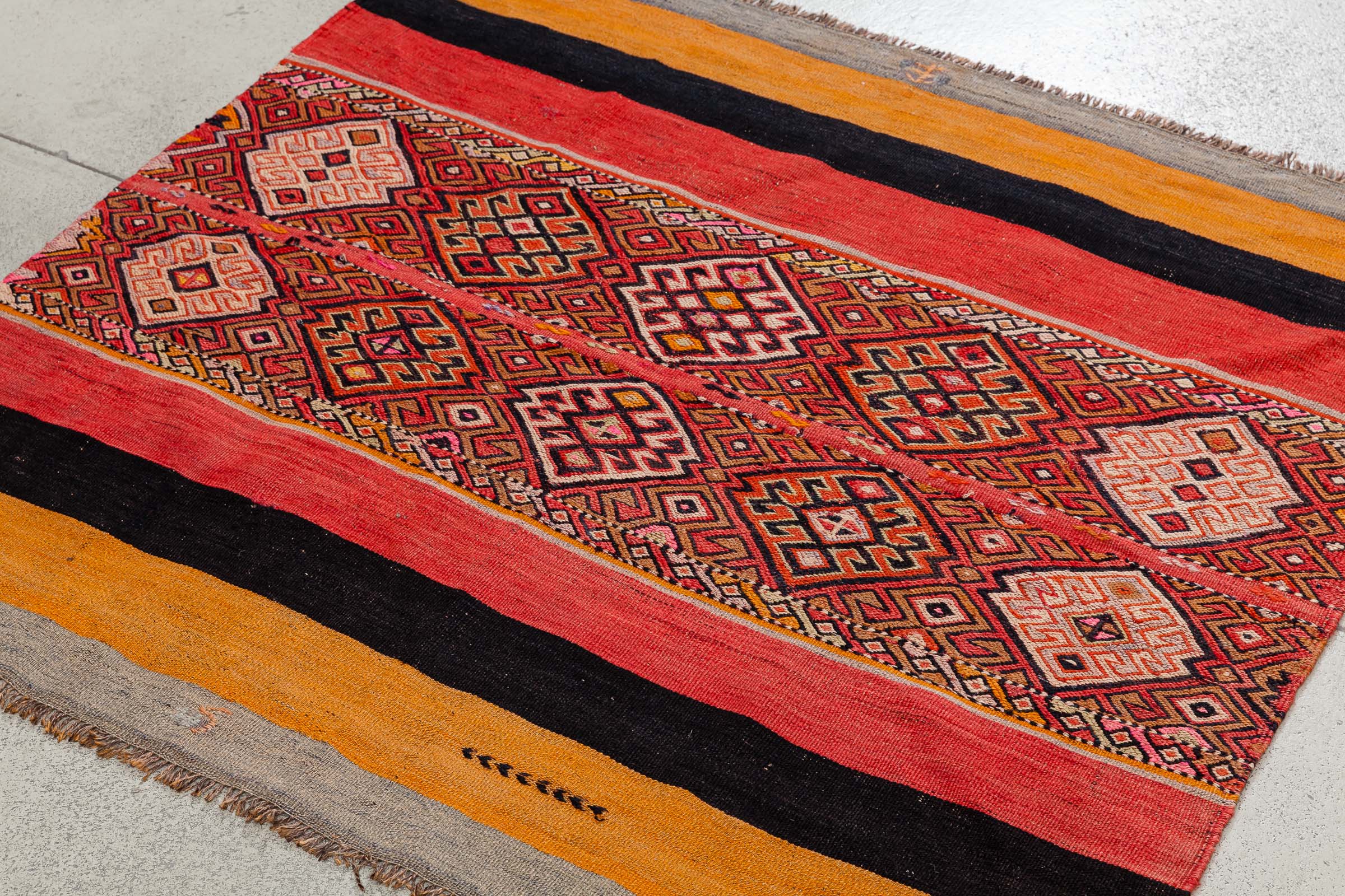Vintage Kilim Maras 114x123cm - Wild Heart Free Soul