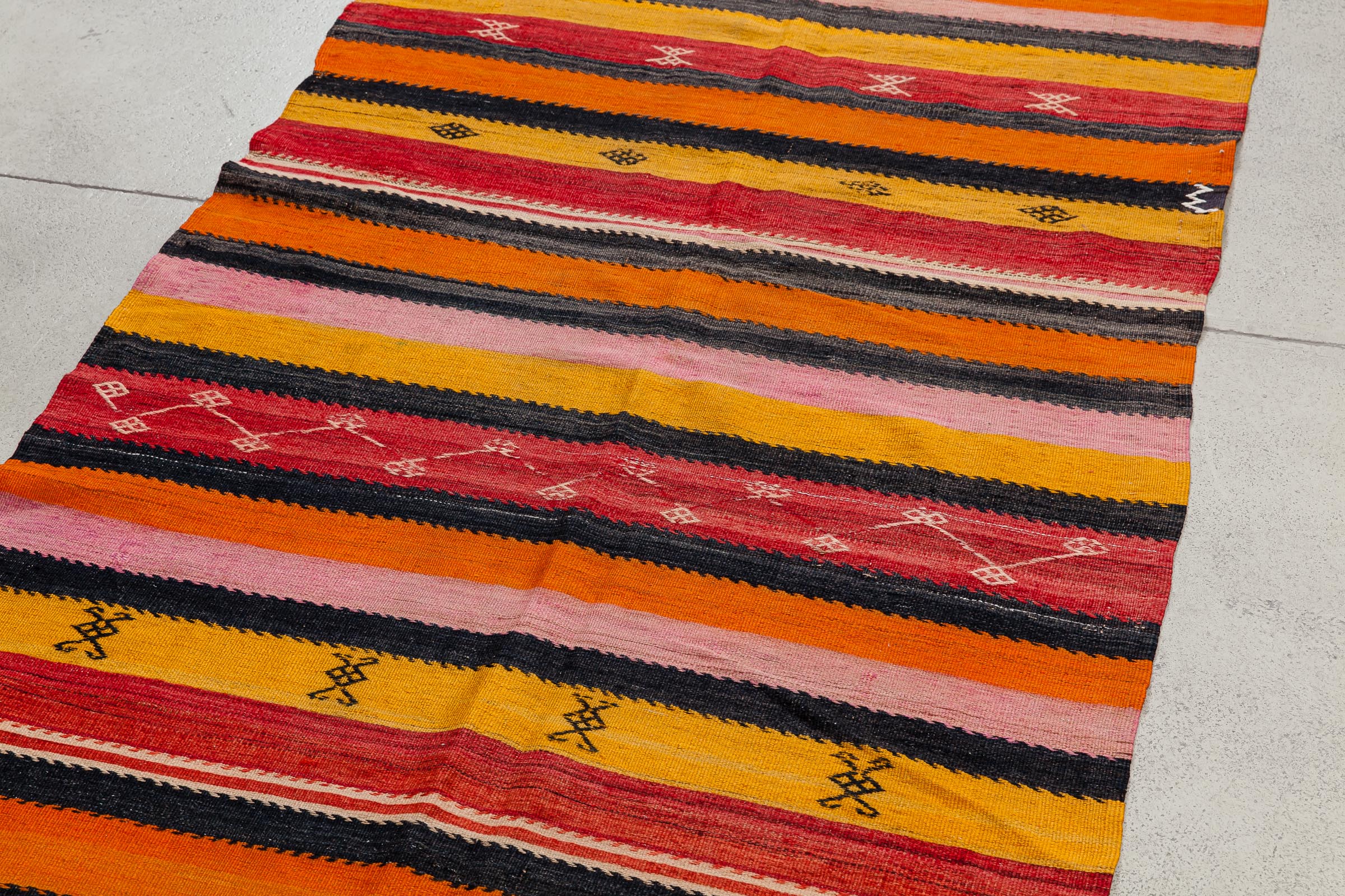 Vintage Kilim Maras 306x103cm - Wild Heart Free Soul
