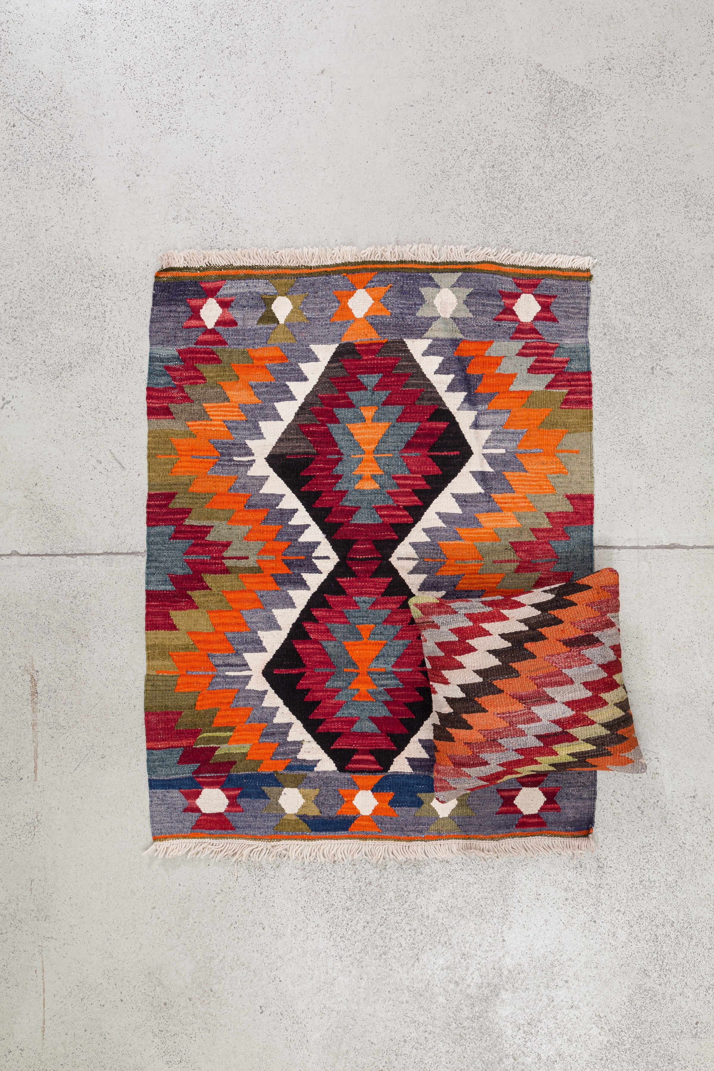 Vintage Kilim, Usak 110x86cm - Wild Heart Free Soul