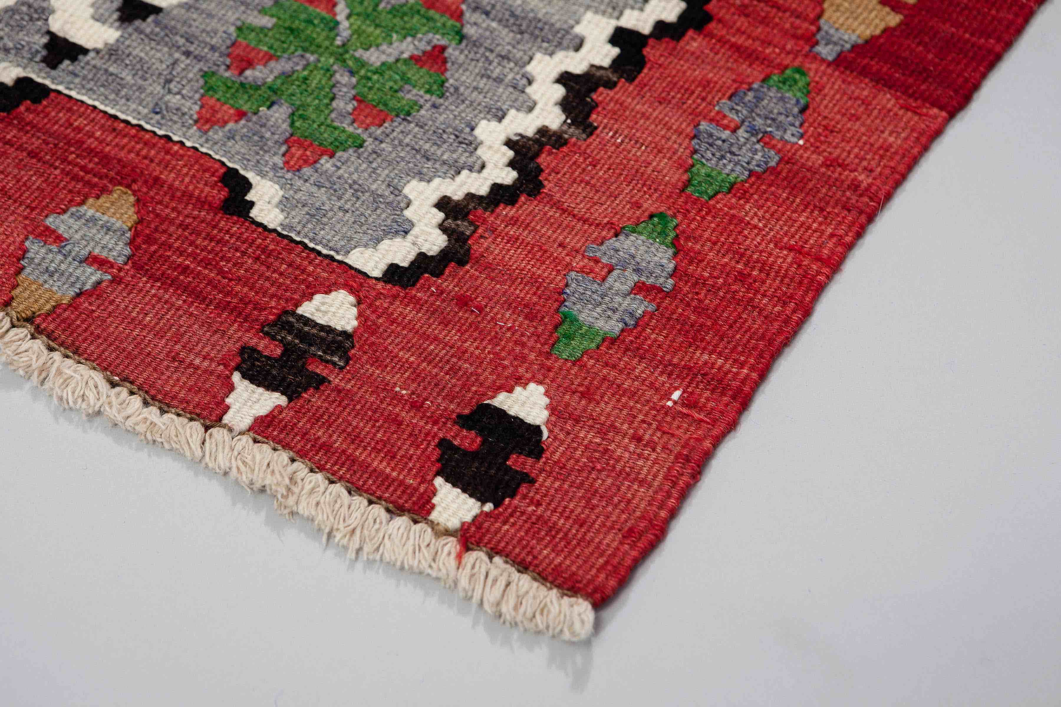 Vintage Kilim Usak 110x90cm - Wild Heart Free Soul