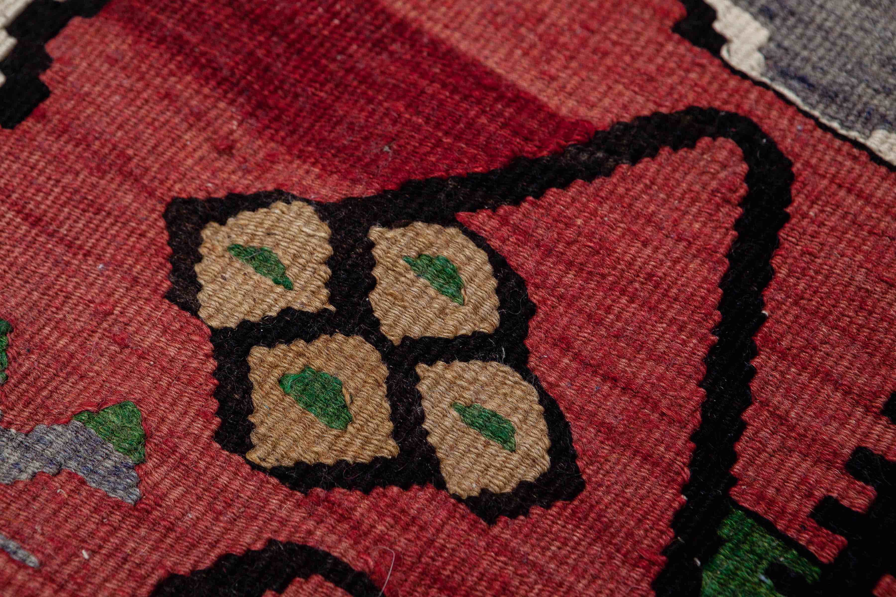 Vintage Kilim Usak 110x90cm - Wild Heart Free Soul