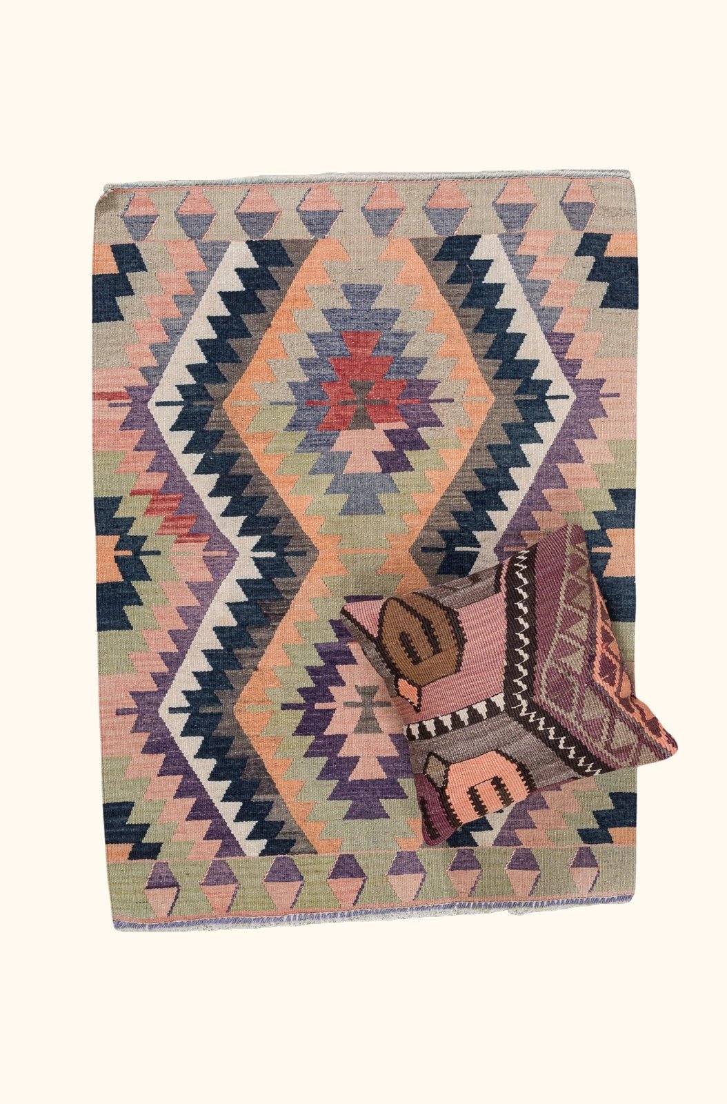 Vintage Kilim Usak 115x89cm - Wild Heart Free Soul