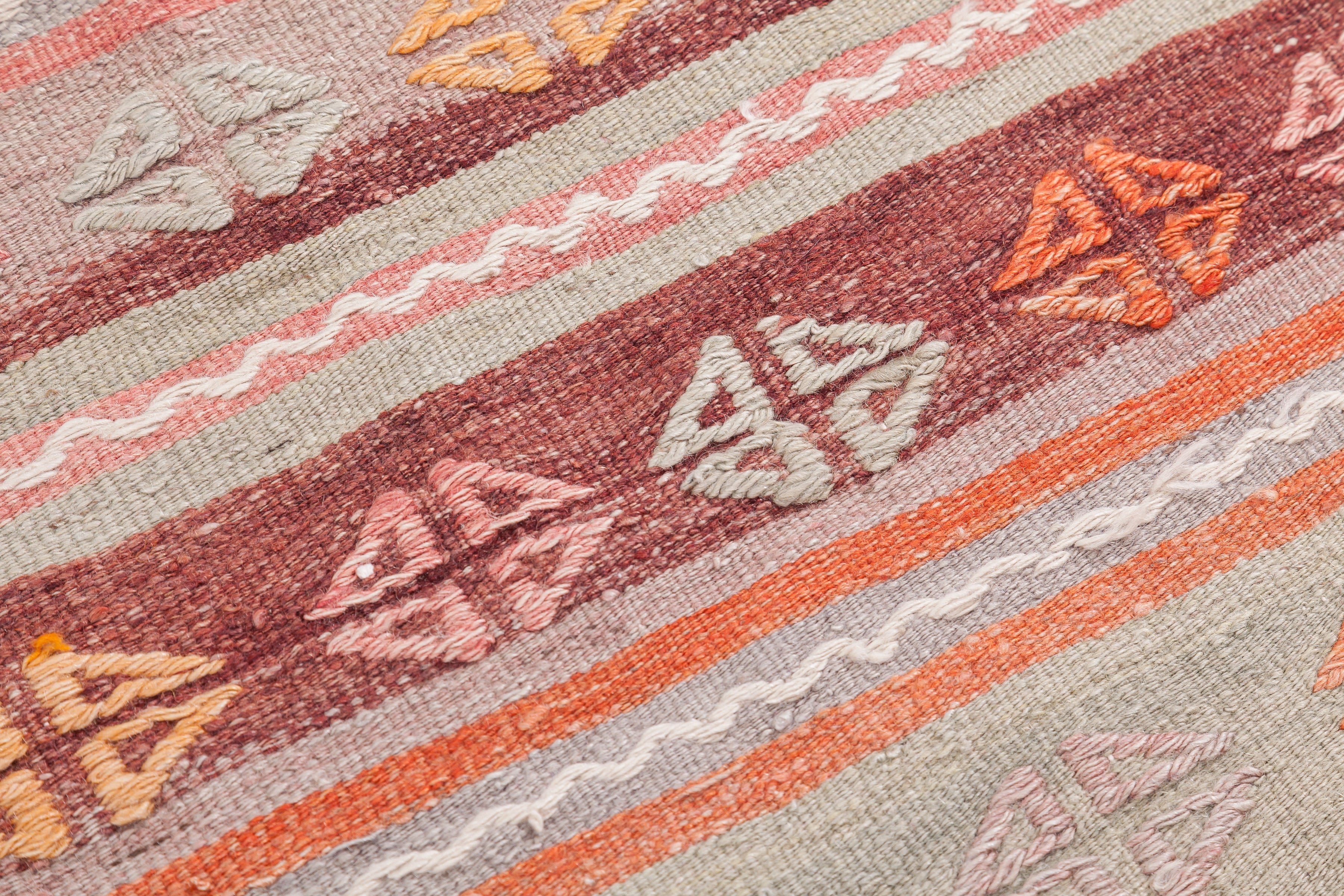 Vintage Kilim Usak 124x132cm - Wild Heart Free Soul