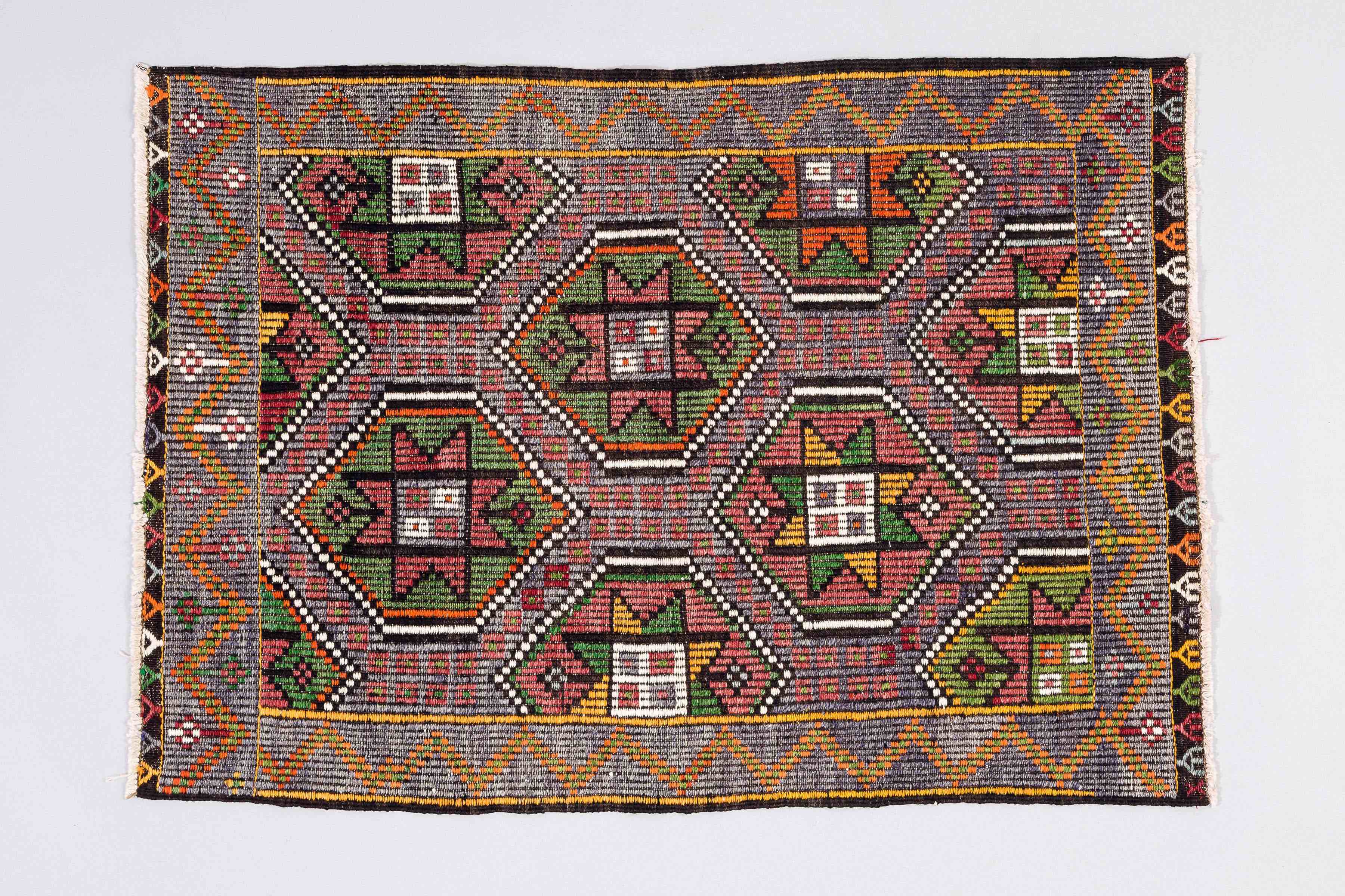 Vintage Kilim Usak 128x91cm - Wild Heart Free Soul