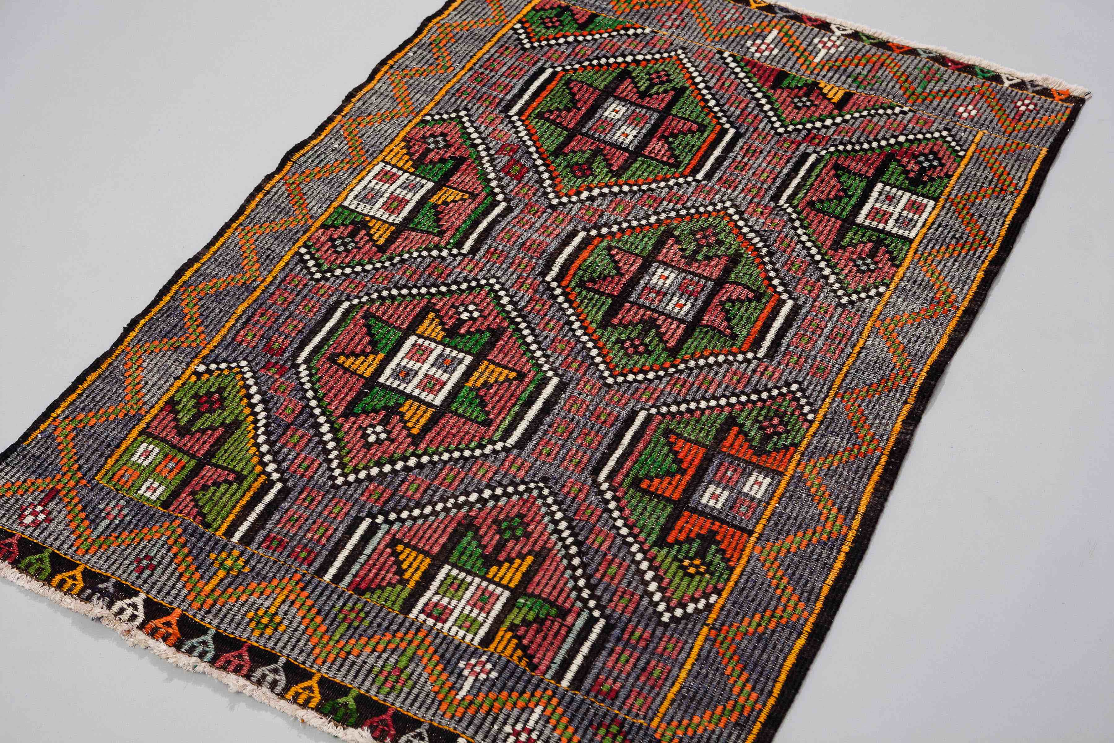 Vintage Kilim Usak 128x91cm - Wild Heart Free Soul