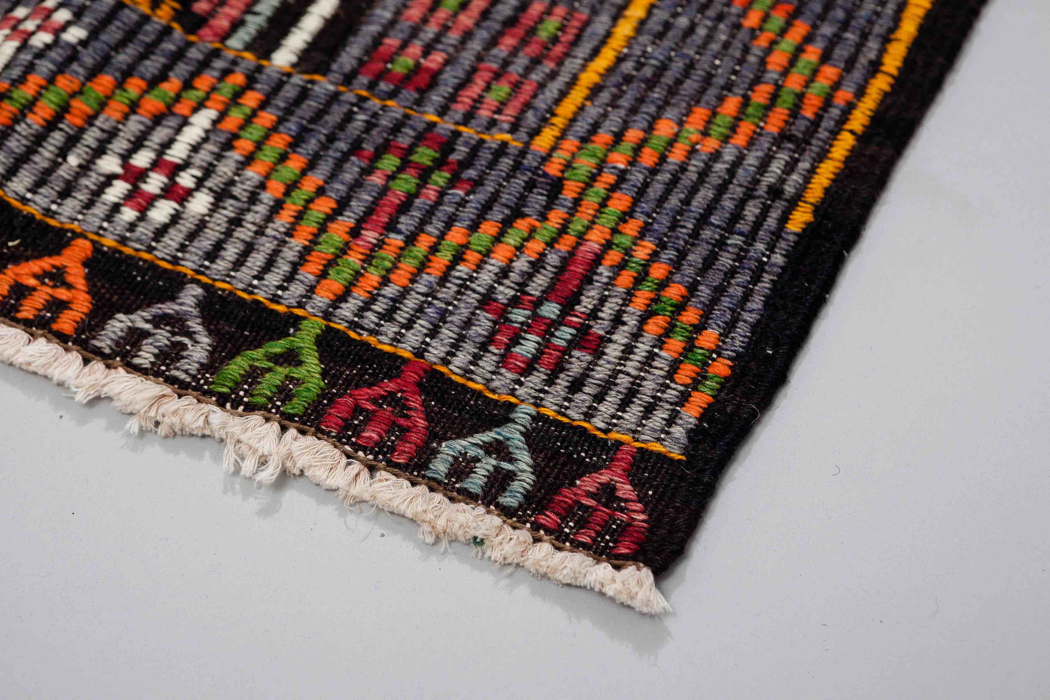 Vintage Kilim Usak 128x91cm - Wild Heart Free Soul