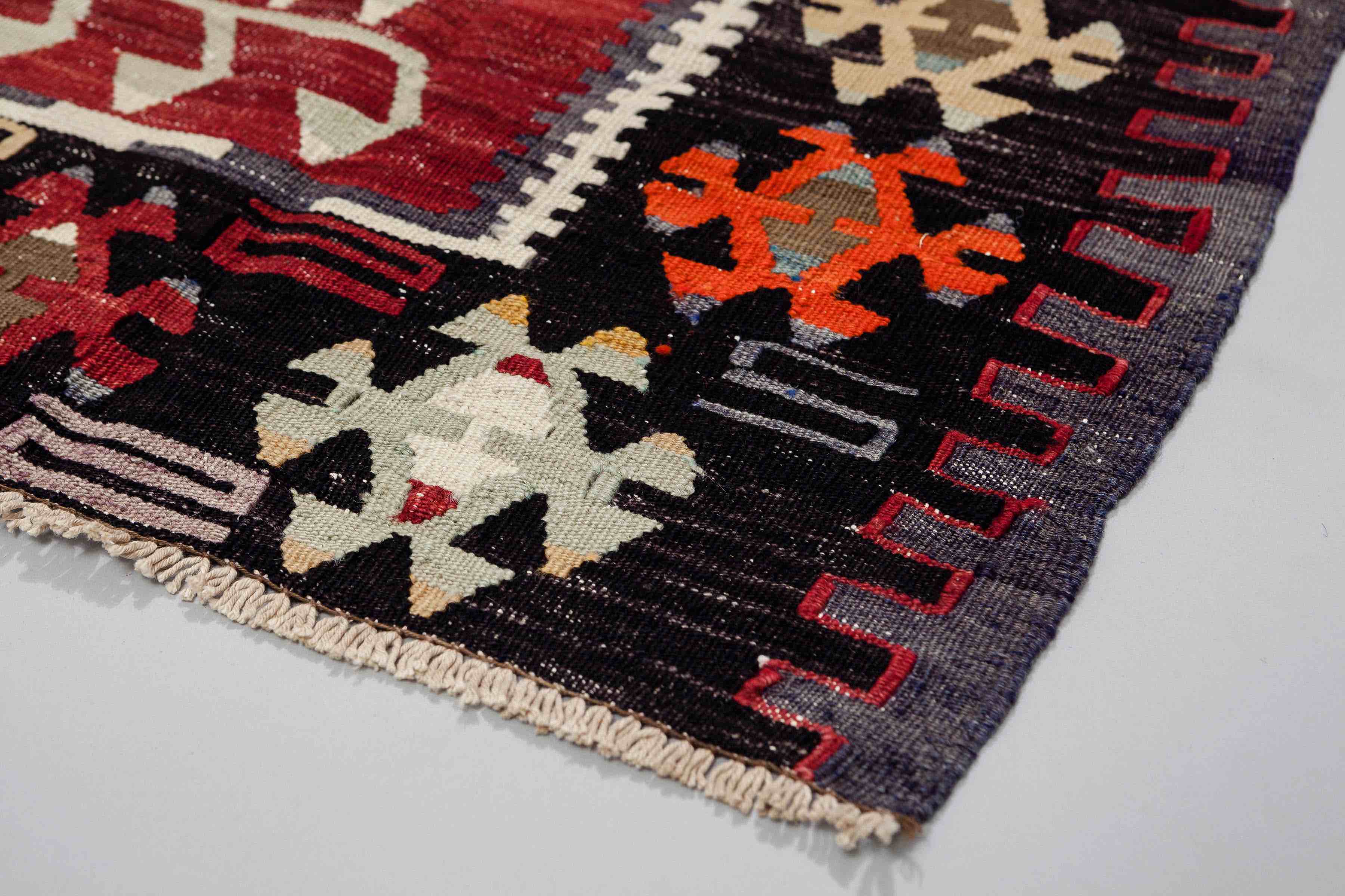 Vintage Kilim Usak 129x100cm - Wild Heart Free Soul